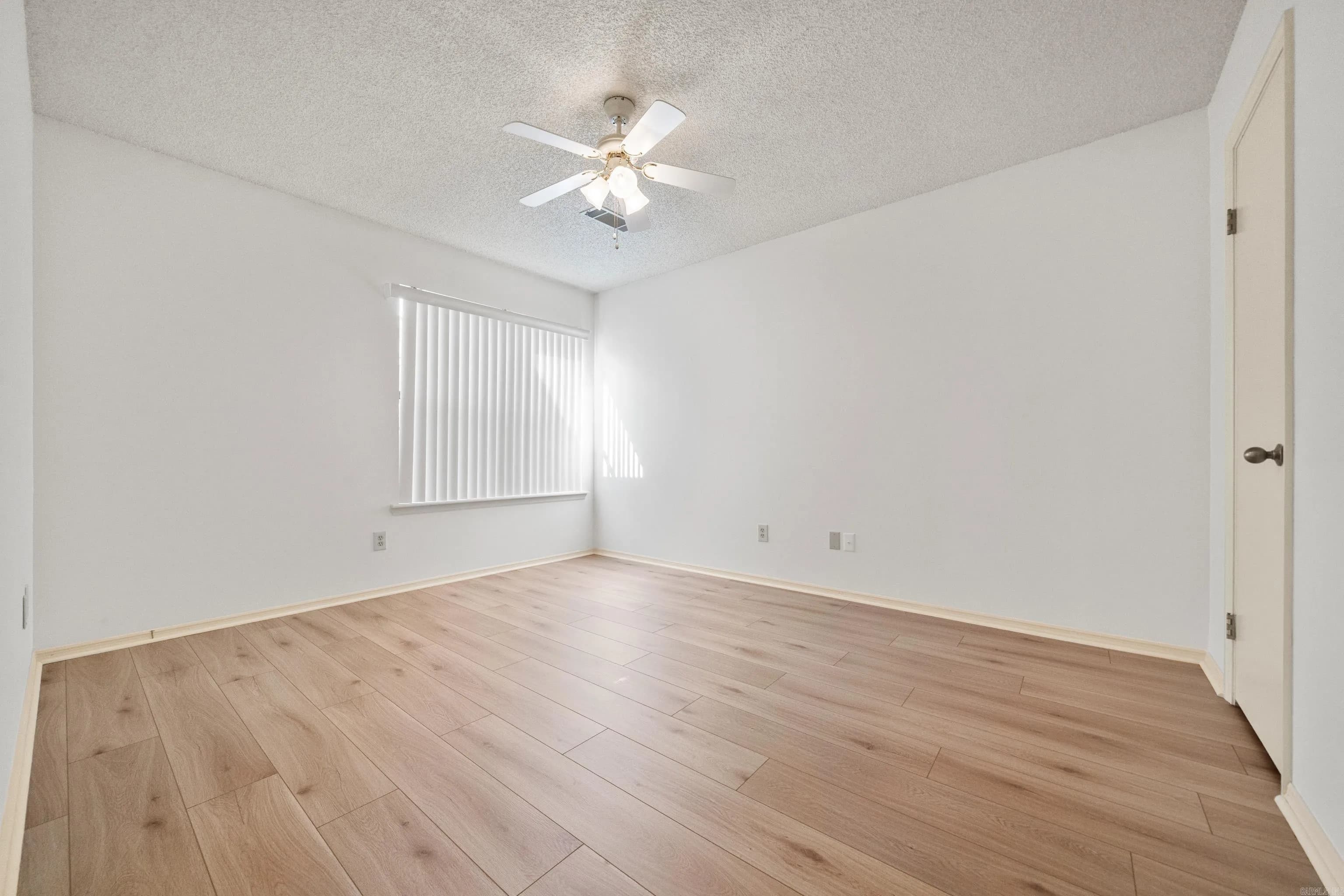Property at 124  Corporate ter - Image 22
