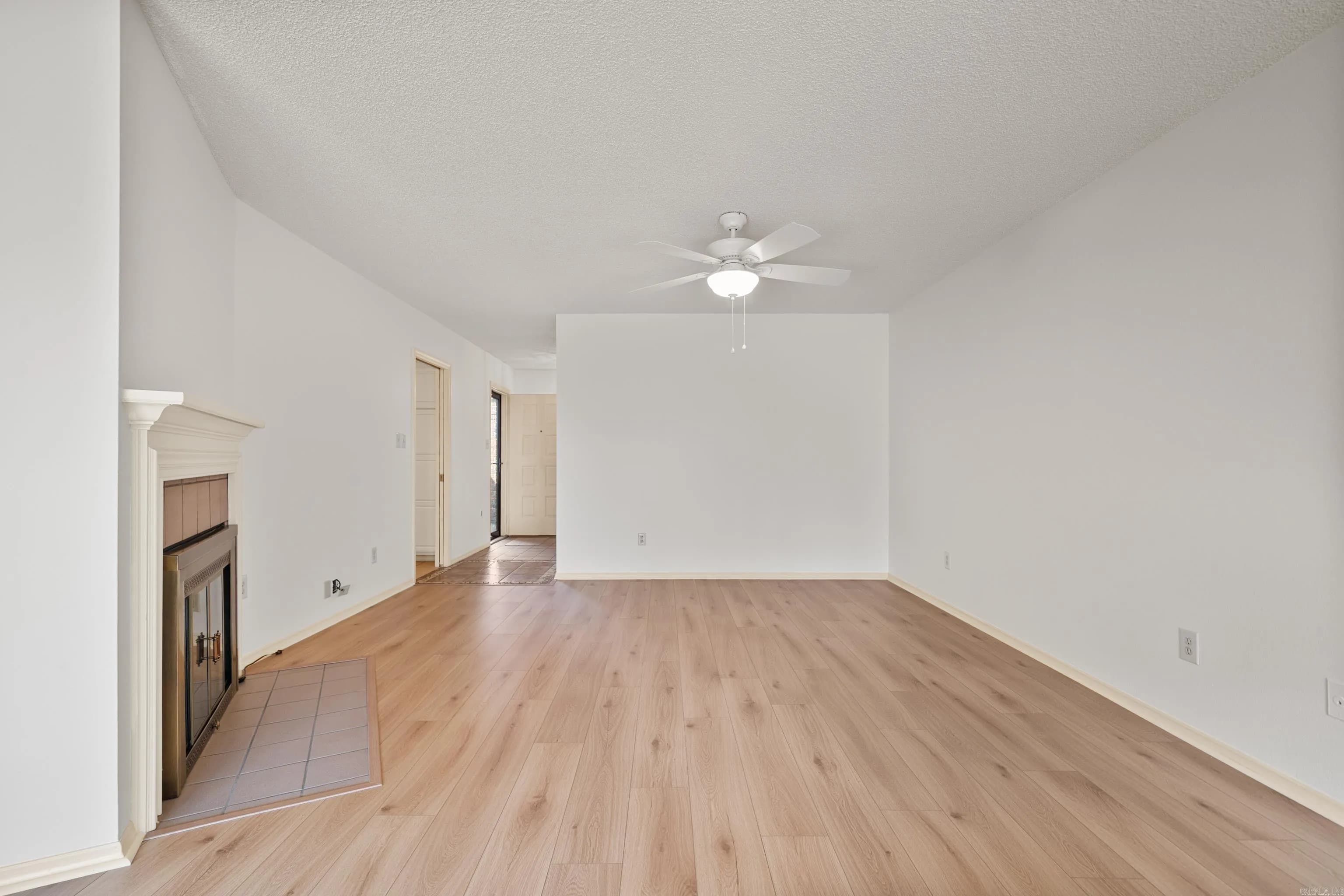 Property at 124  Corporate ter - Image 7