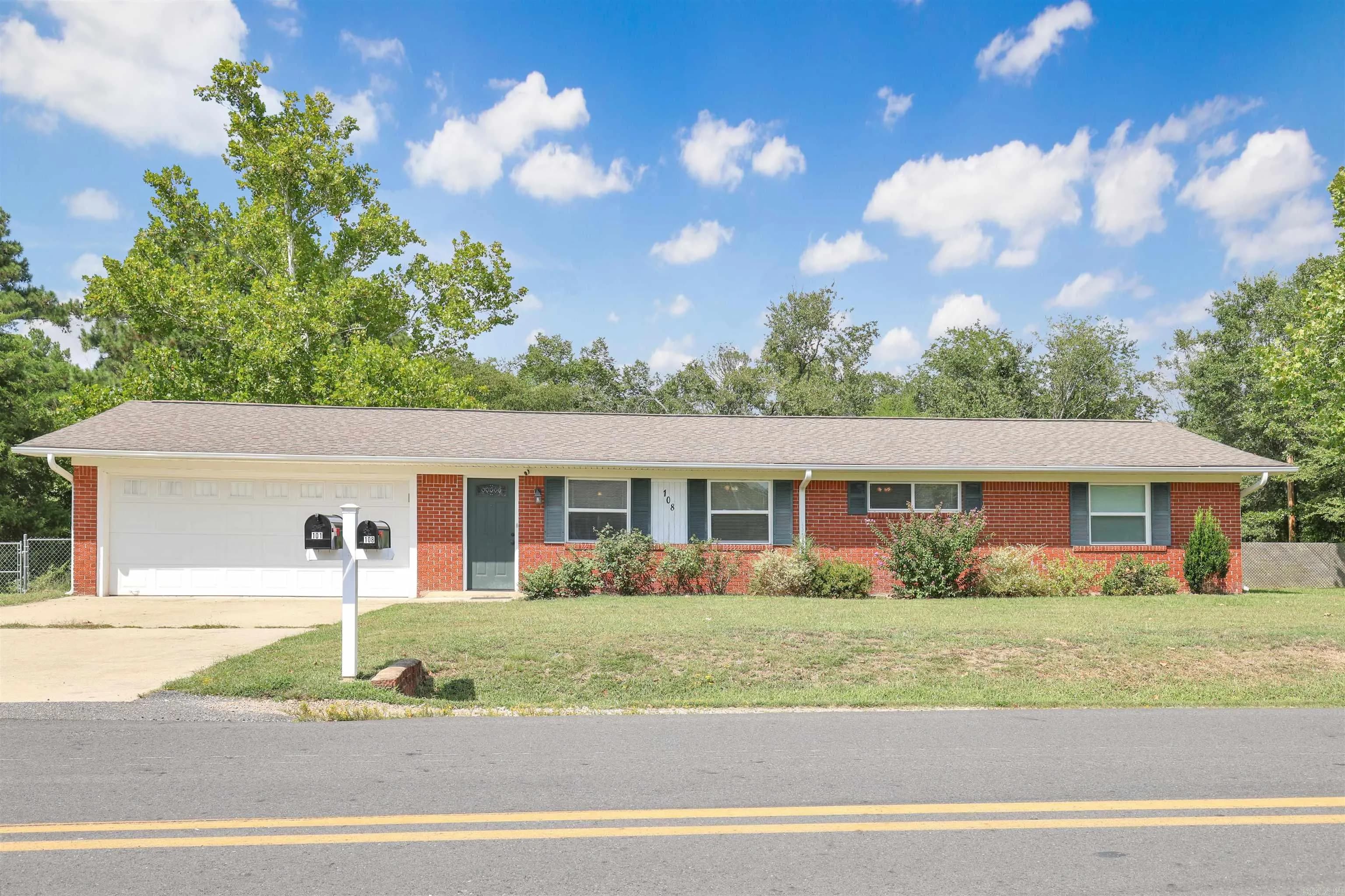 Property at 108  Fleetwood - Image 2