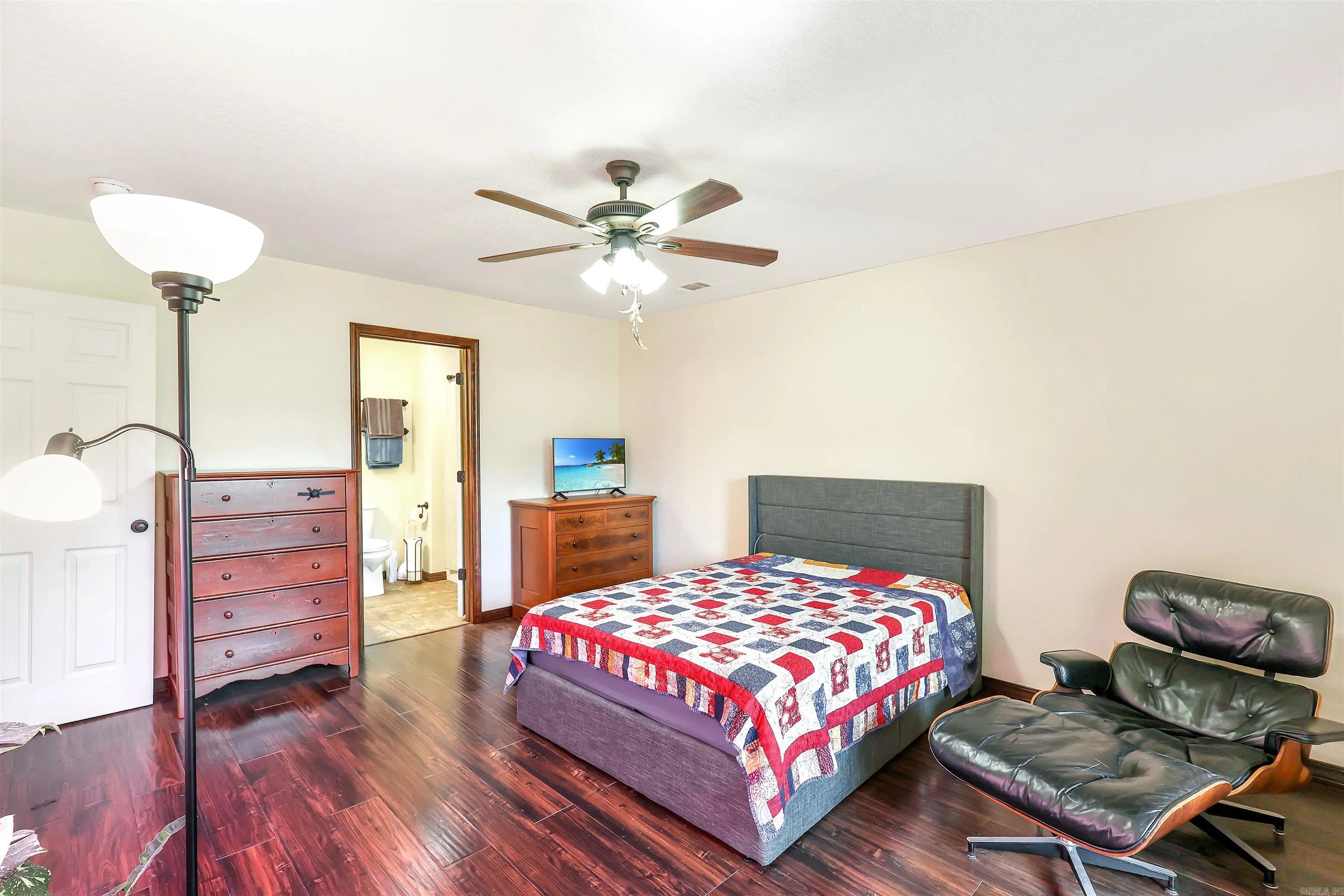 Property at 108  Fleetwood - Image 13