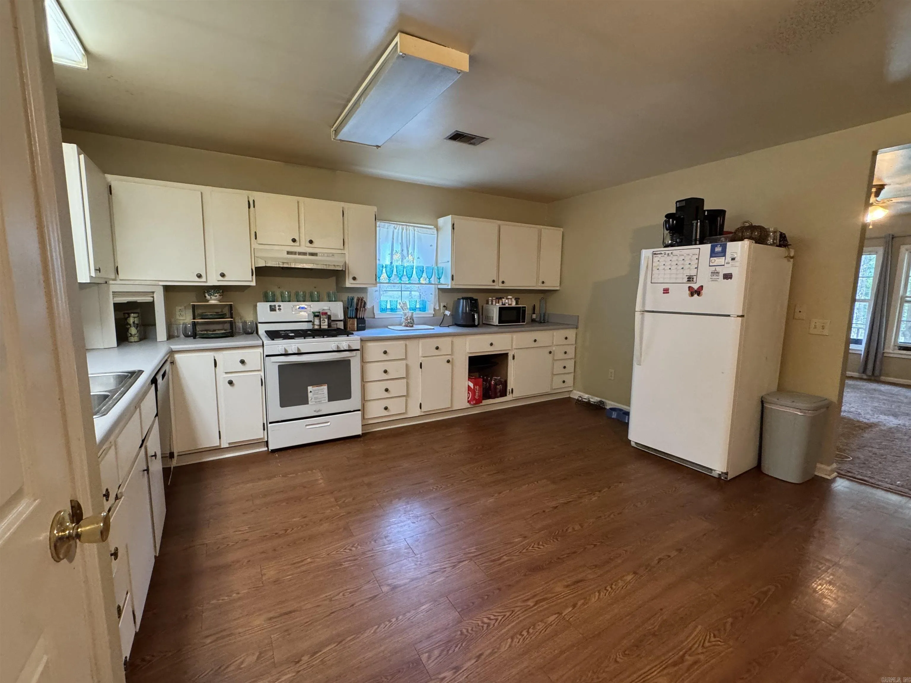 Property at 4715  Harrisburg rd - Image 9