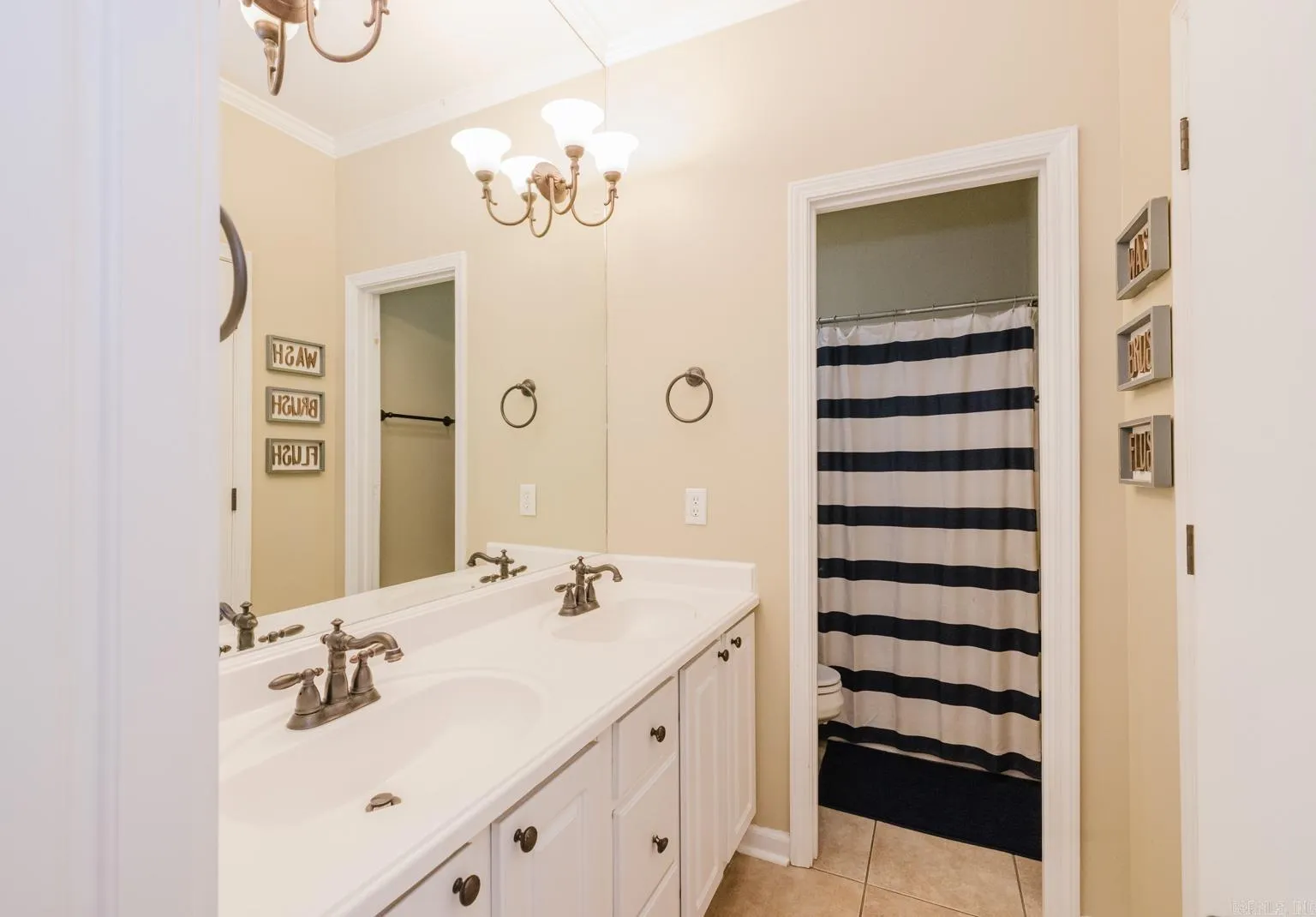 Property at 711  Sedgefield - Image 33