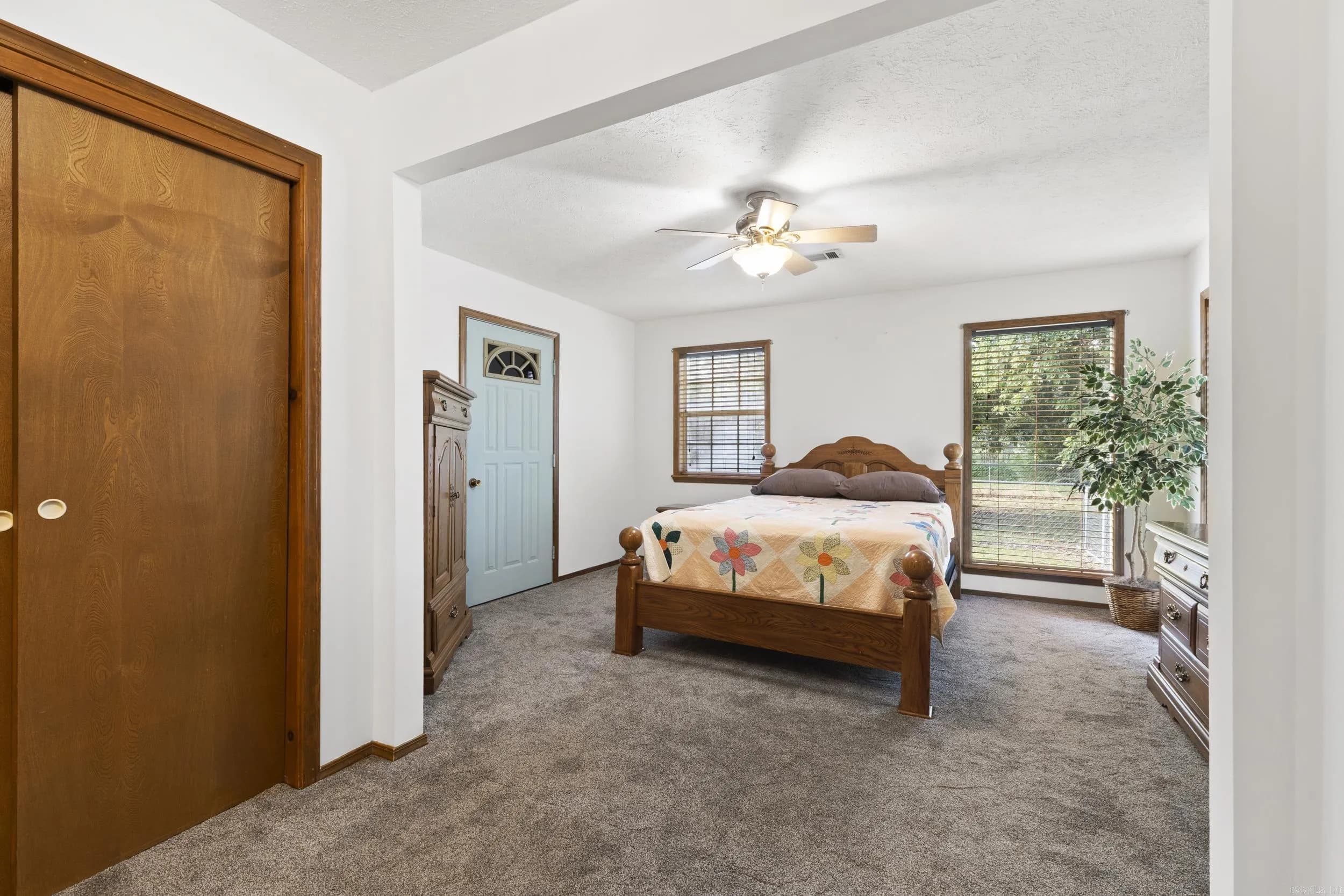 Property at 604  Park - Image 12