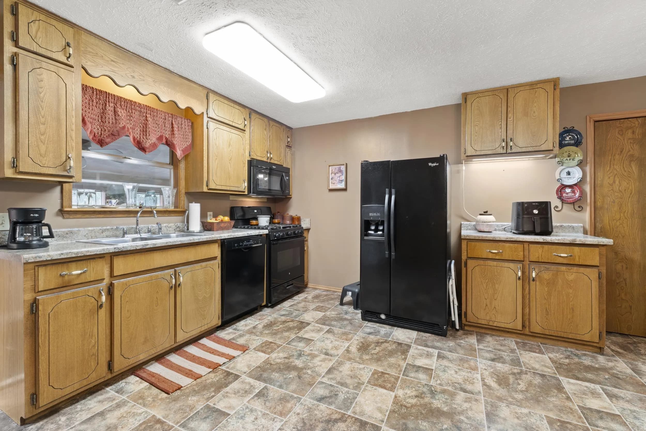 Property at 604  Park - Image 8