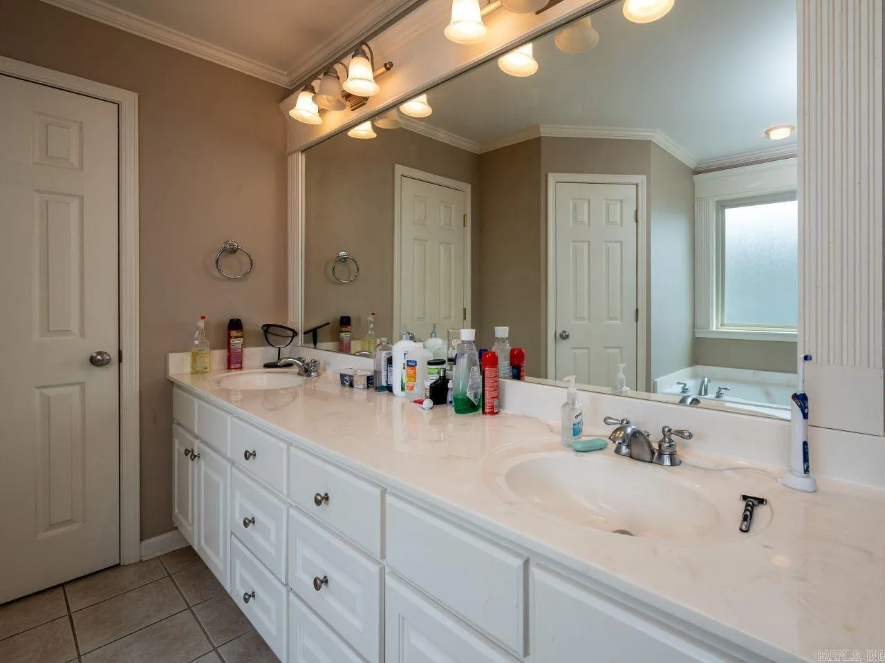 Property at 4011  Evergreen - Image 31