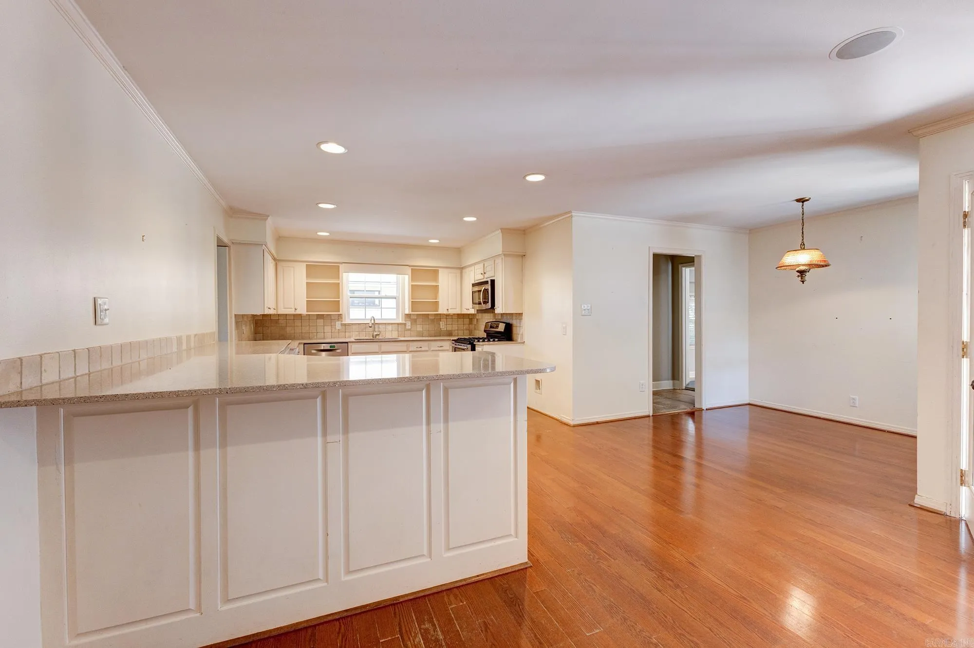 Property at 1311 N Hughes - Image 10