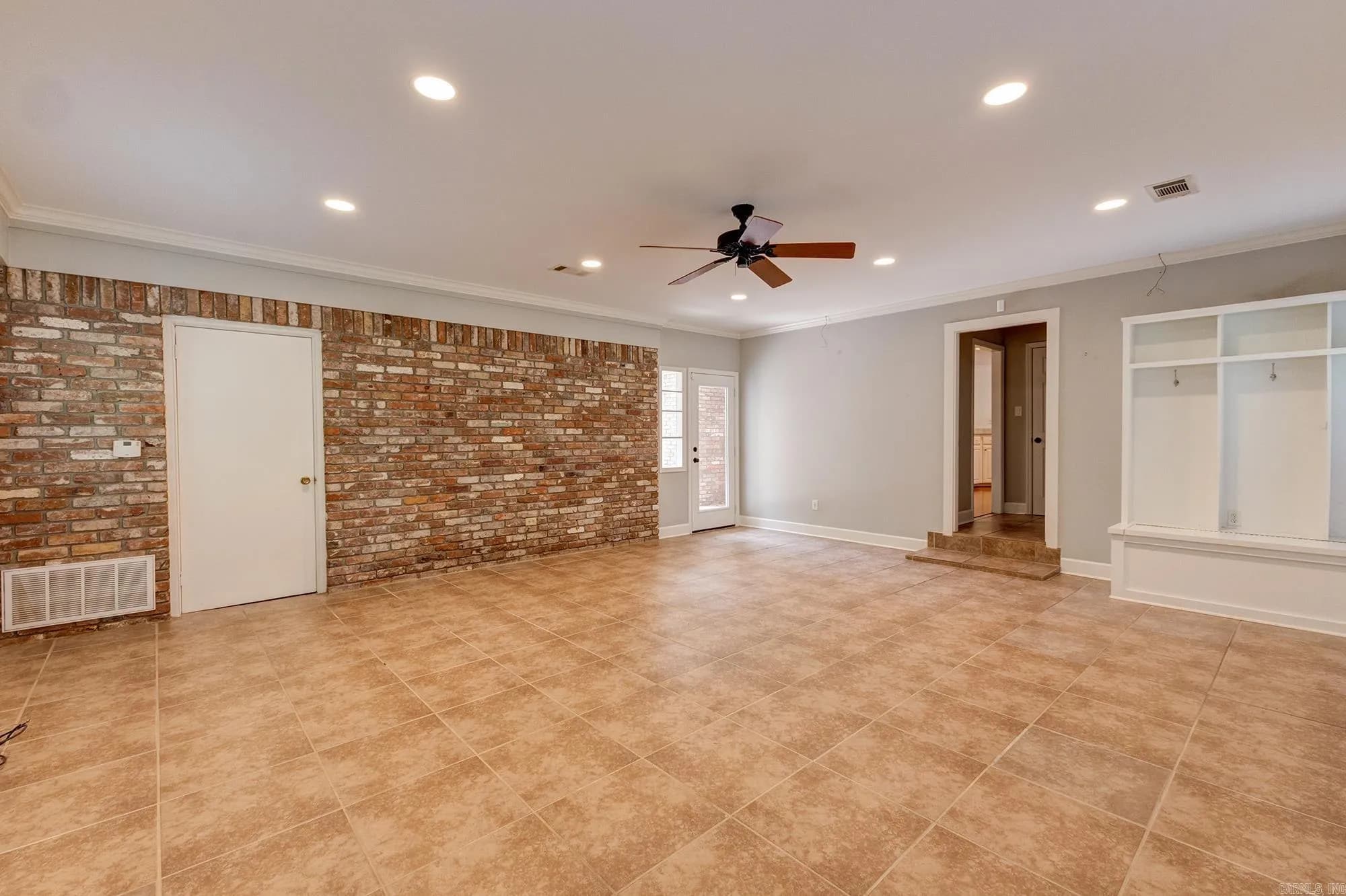 Property at 1311 N Hughes - Image 19