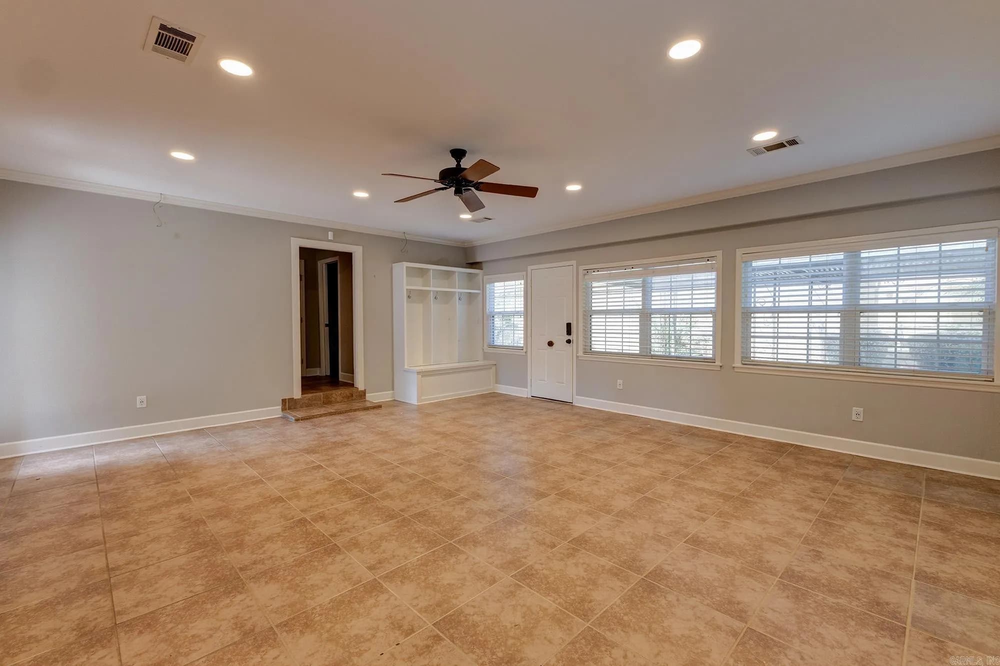 Property at 1311 N Hughes - Image 18