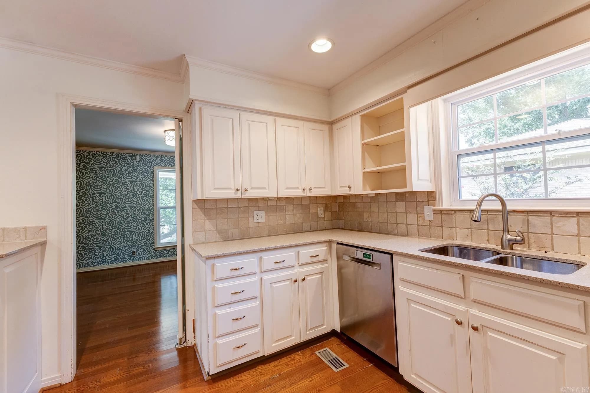 Property at 1311 N Hughes - Image 13