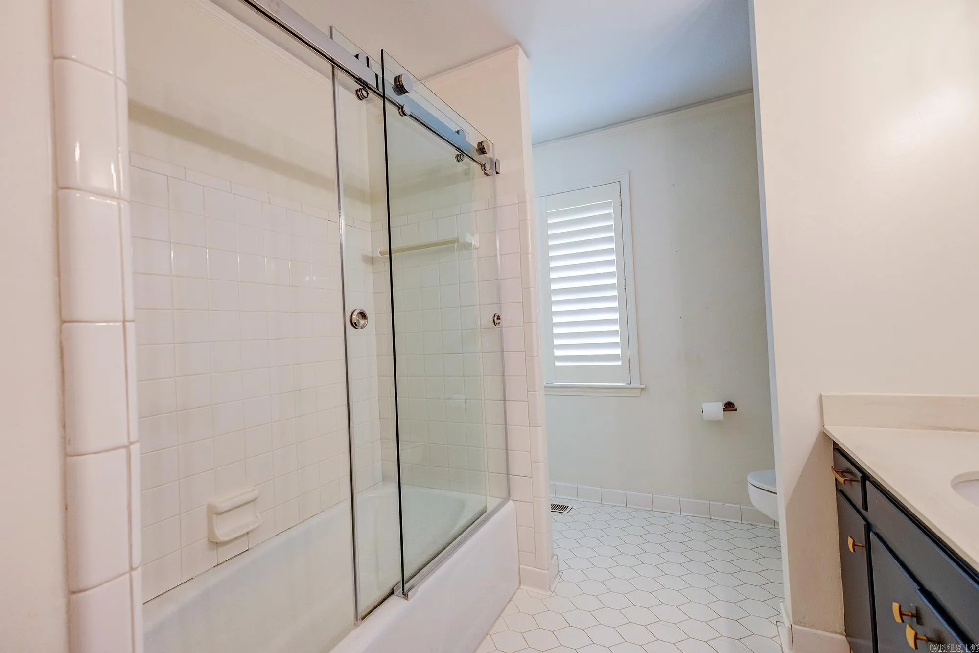 Property at 1311 N Hughes - Image 25