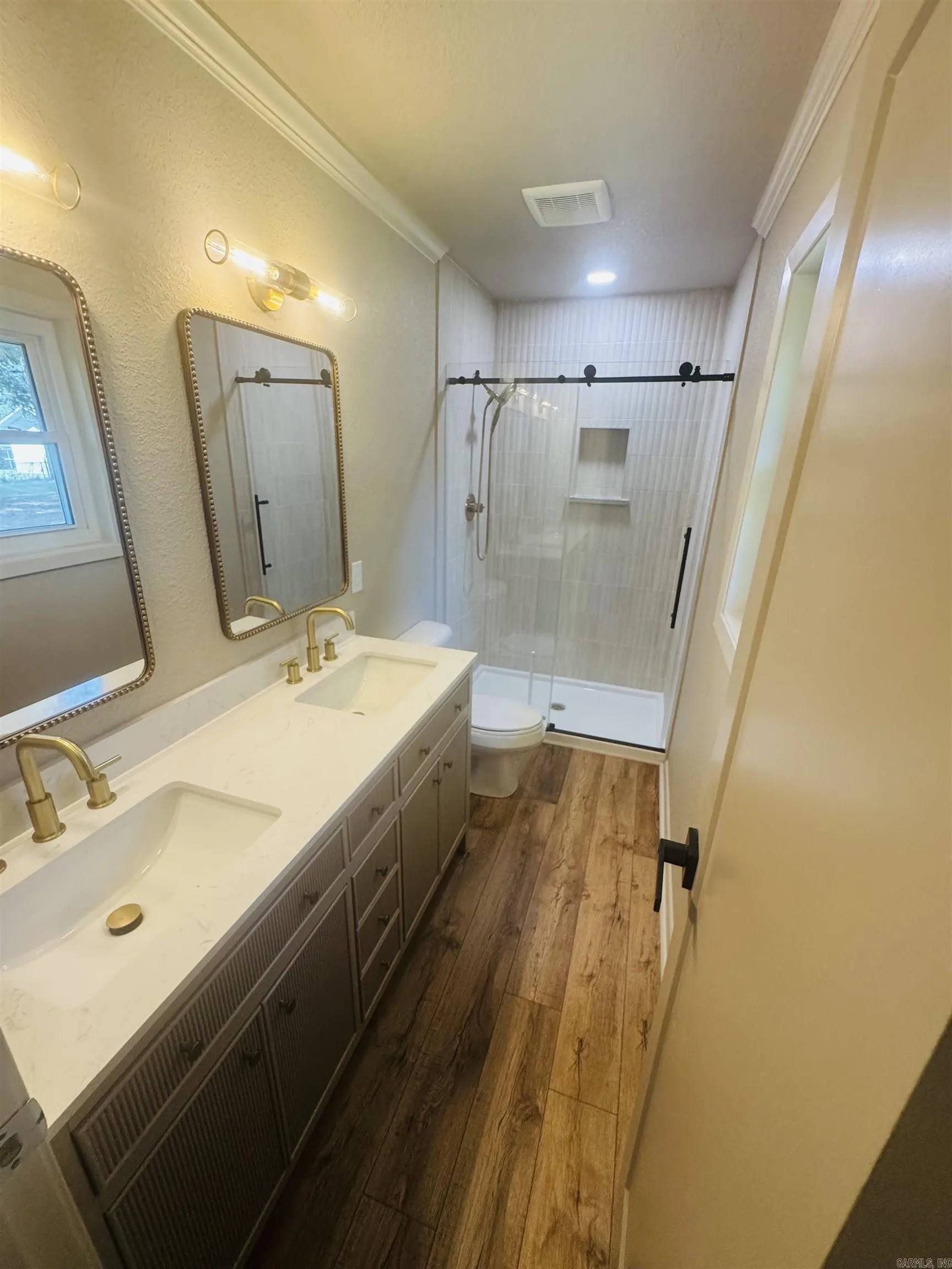 Property at 563  Elaine - Image 7