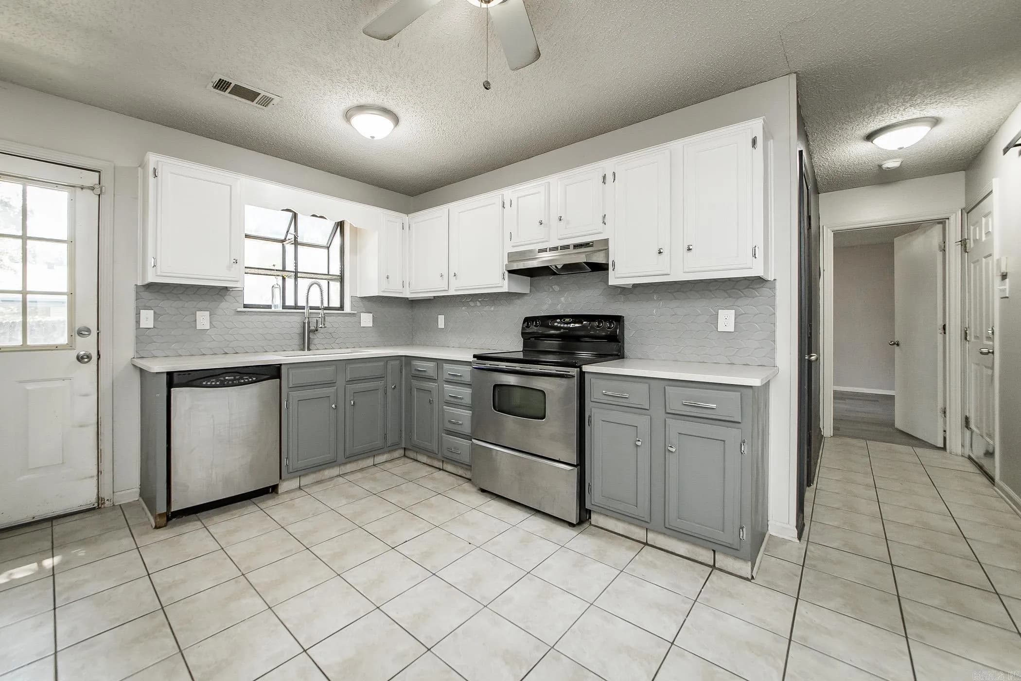 Property at 404  May - Image 9