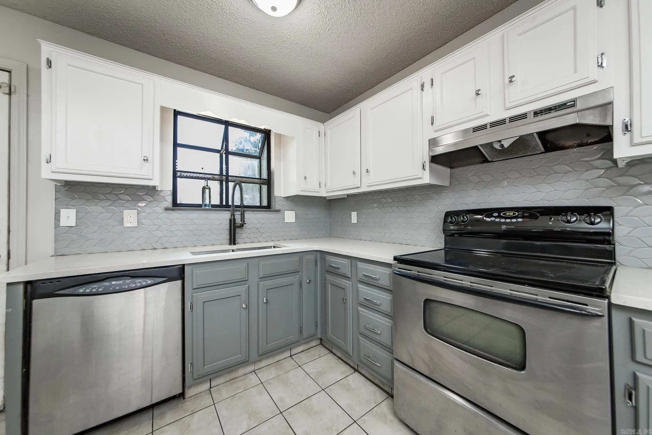 Property at 404  May - Image 7