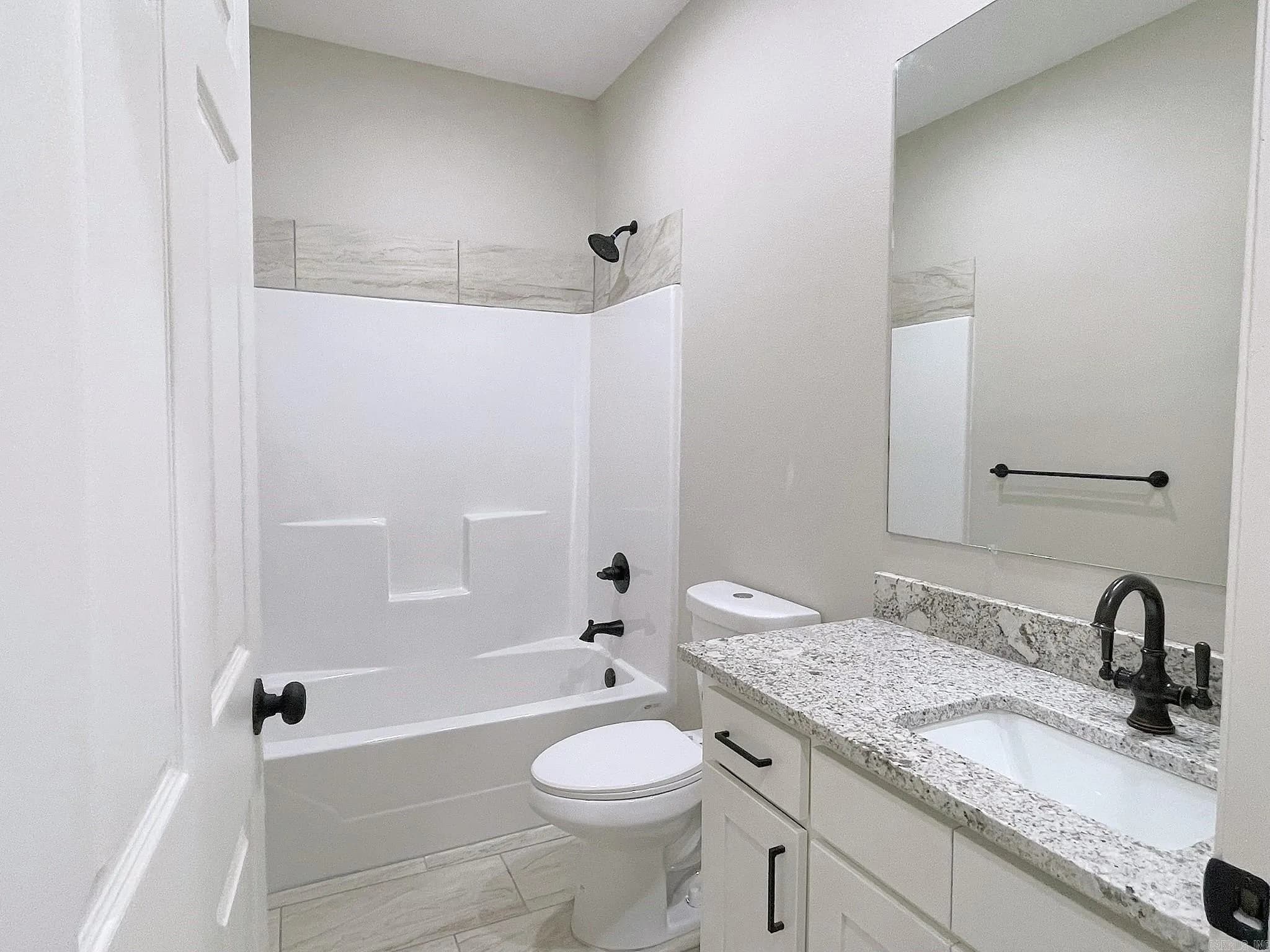 Property at 104  Red oak - Image 32