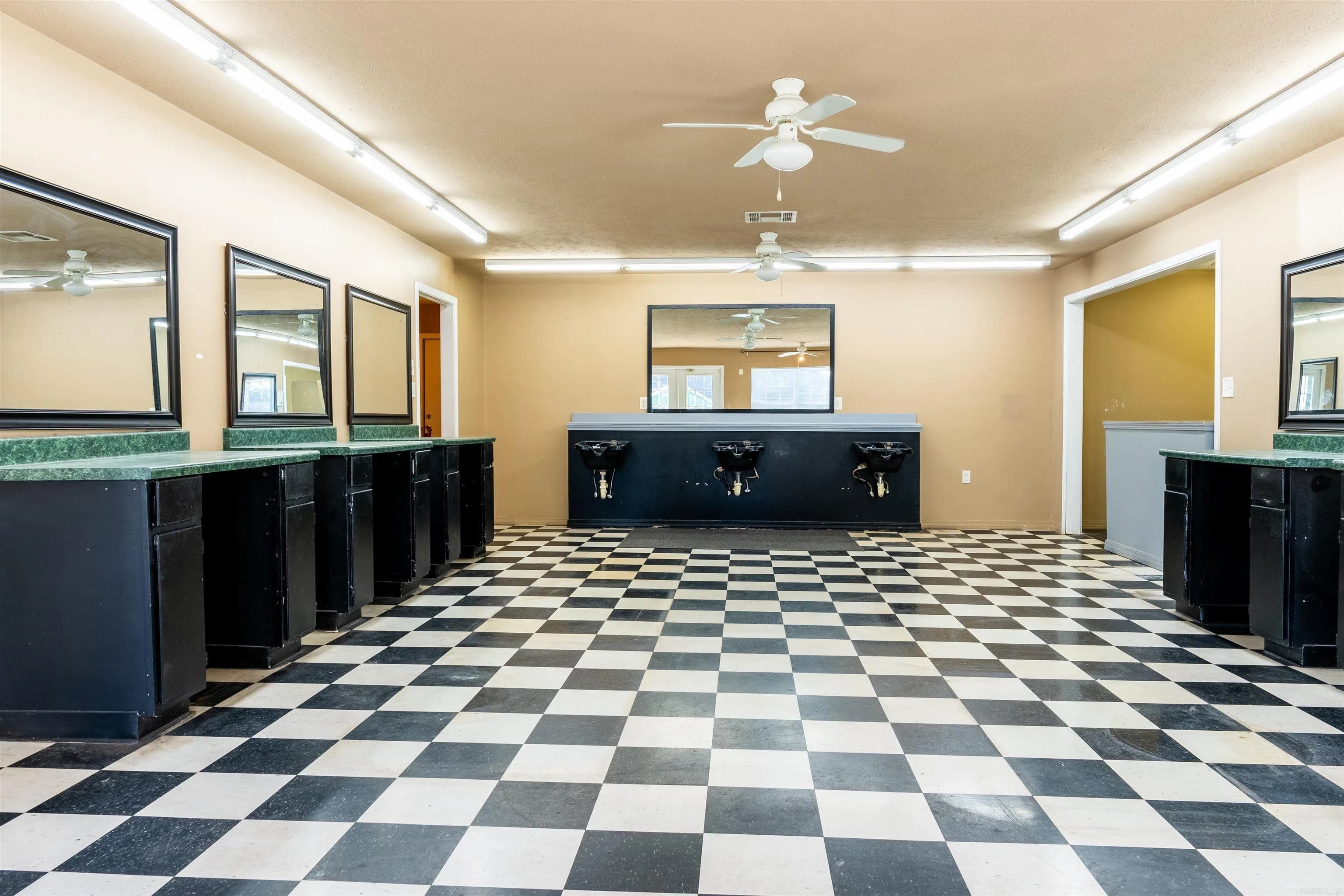 Property at 810 W Pleasure - Image 11