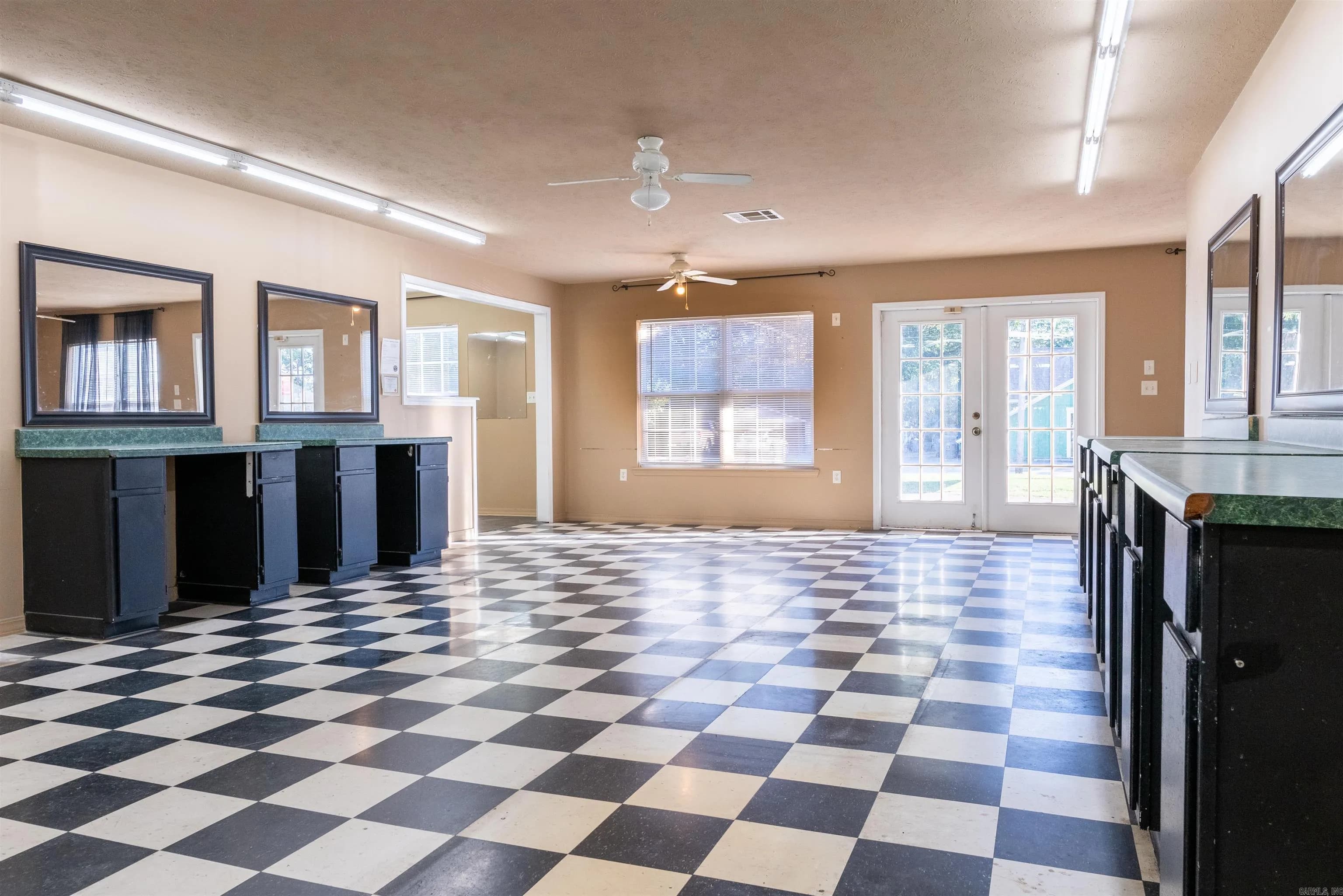 Property at 810 W Pleasure - Image 14