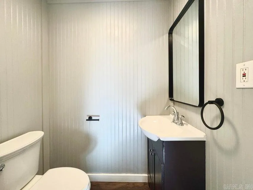 Property at 875  Gravel - Image 17