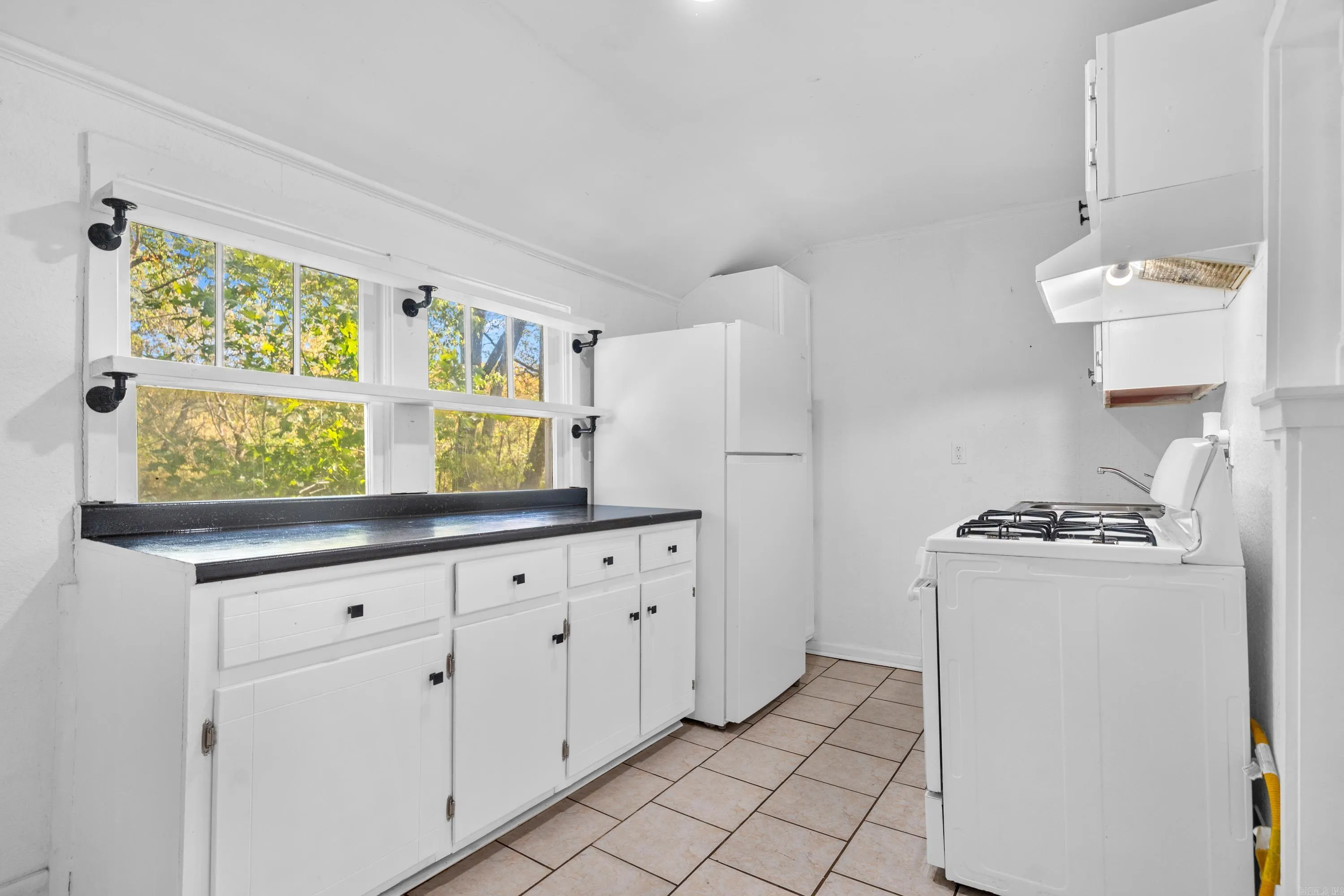 Property at 216  Elizabeth - Image 14