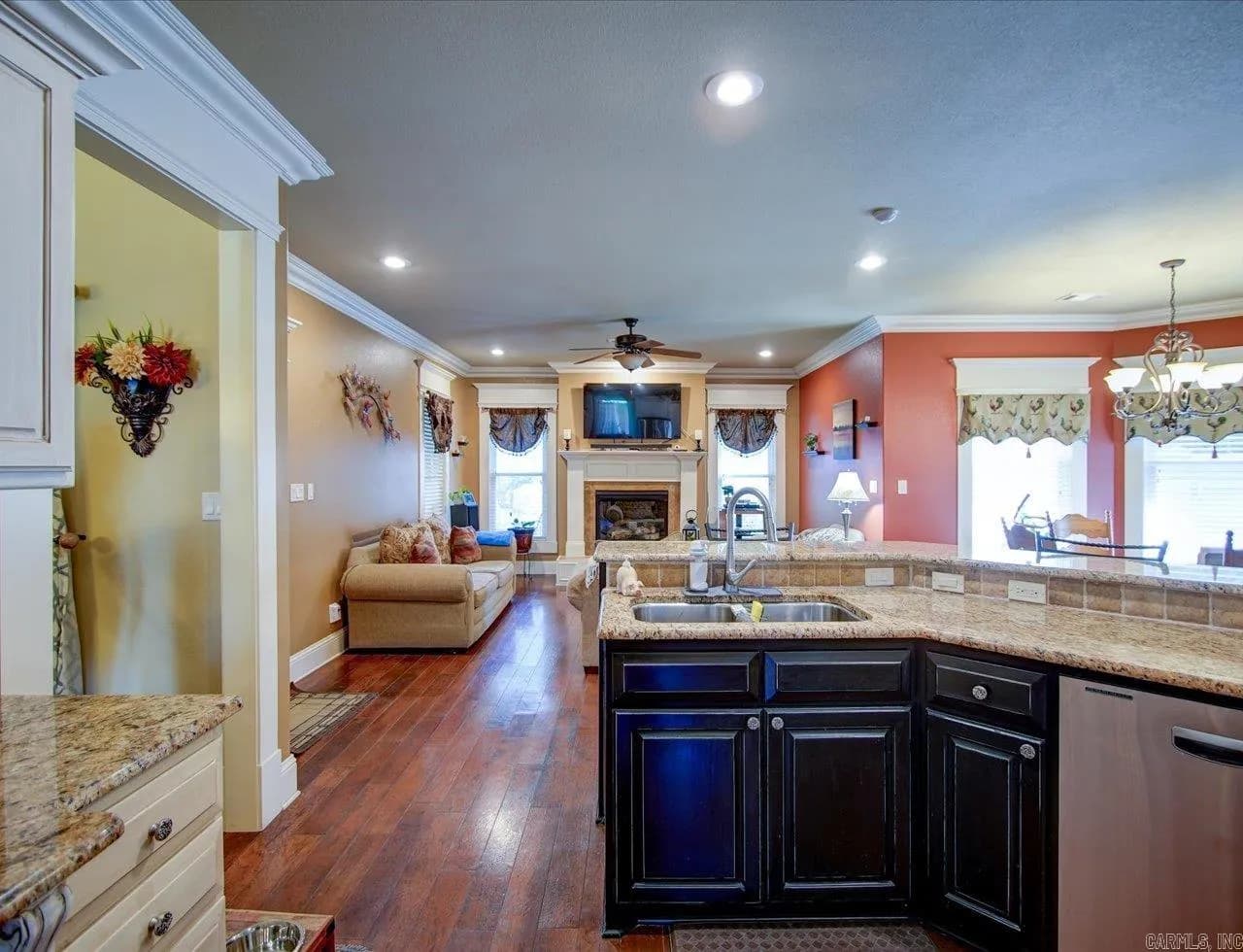 Property at 105  Saratoga - Image 12