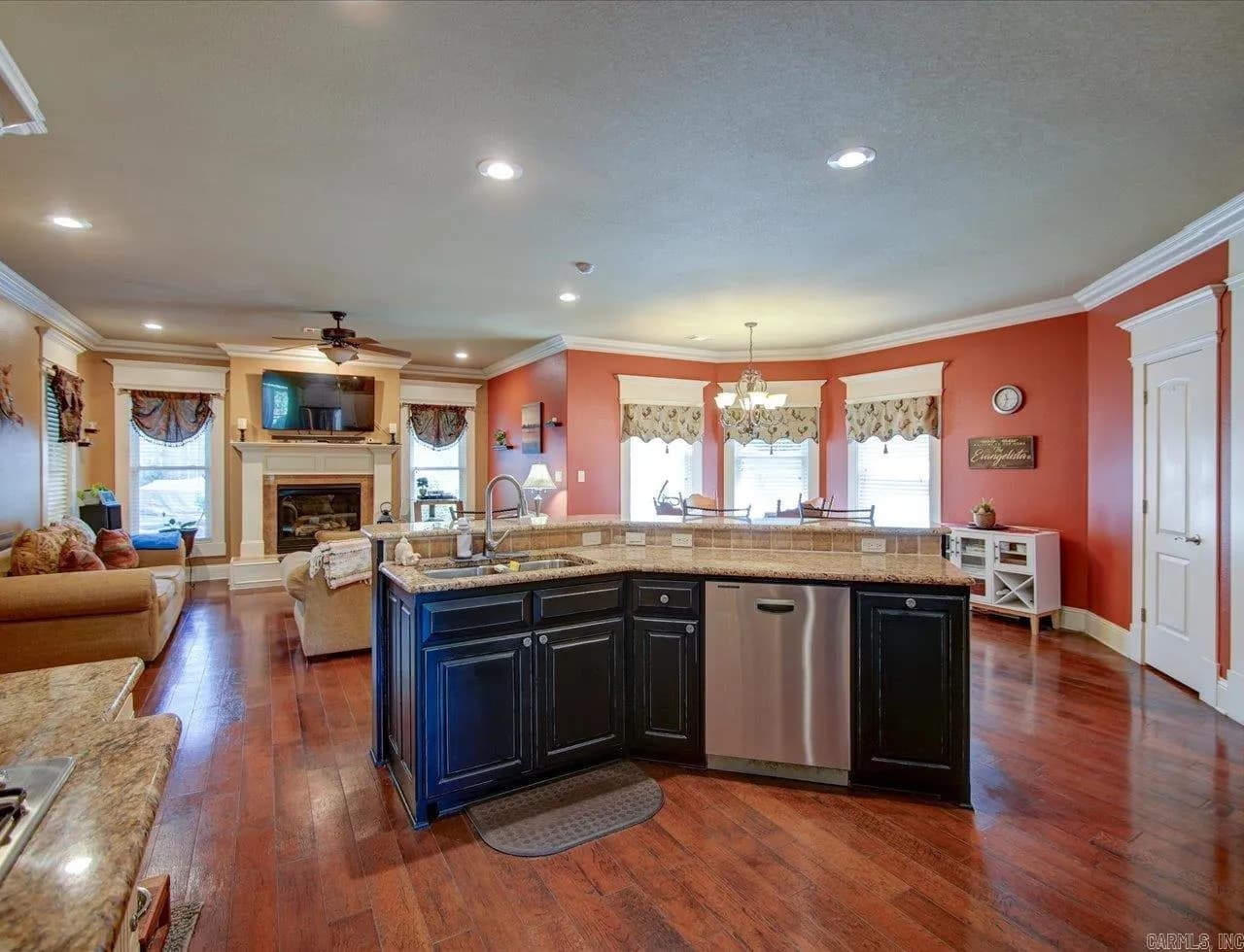 Property at 105  Saratoga - Image 11