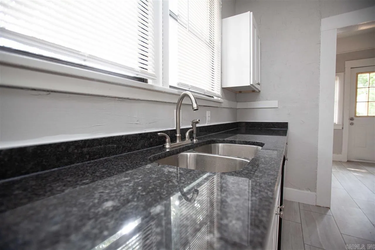 Property at 210 N Cedar - Image 6