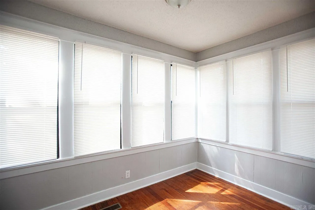 Property at 210 N Cedar - Image 11