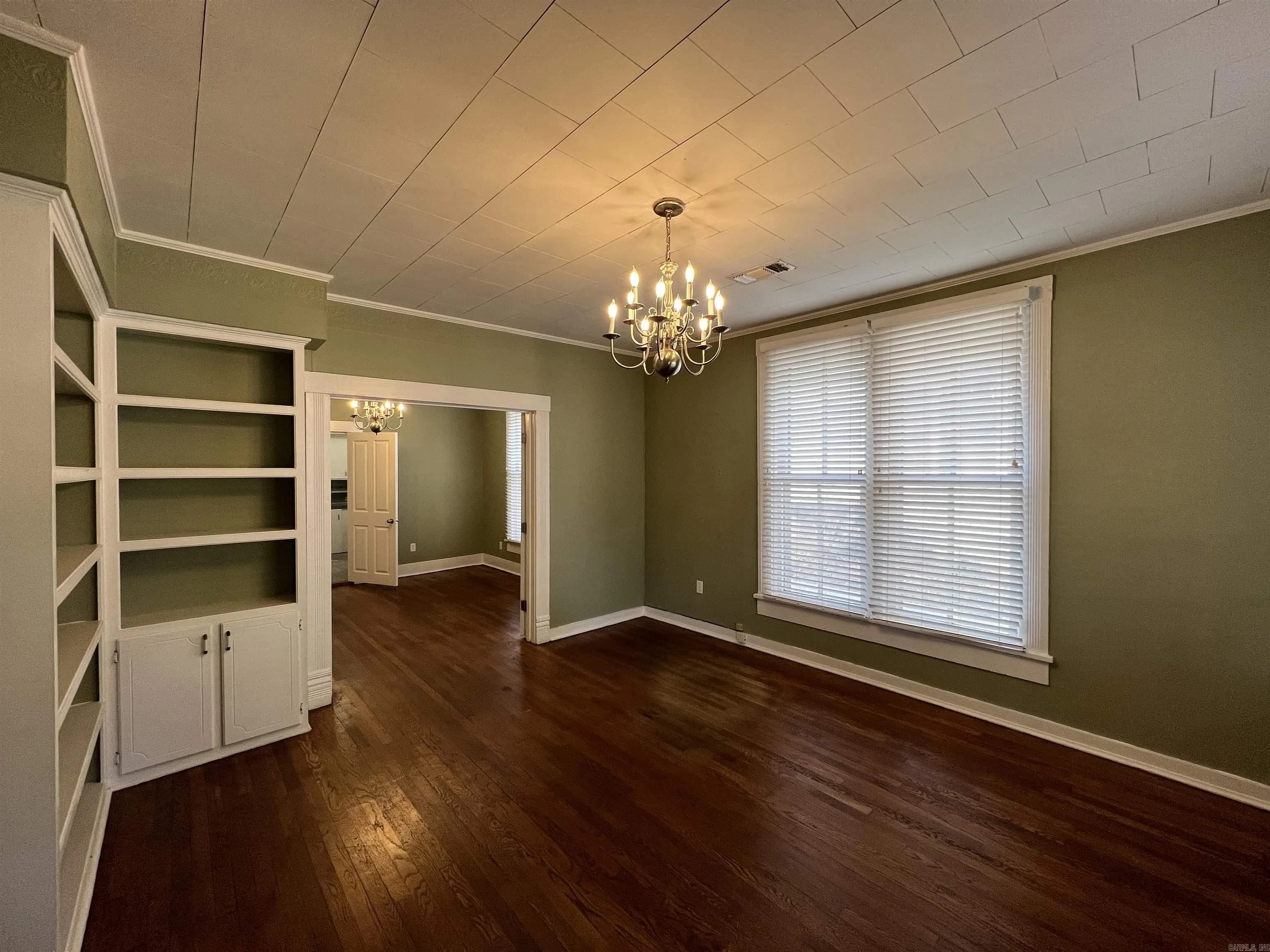 Property at 1511  Caldwell - Image 4