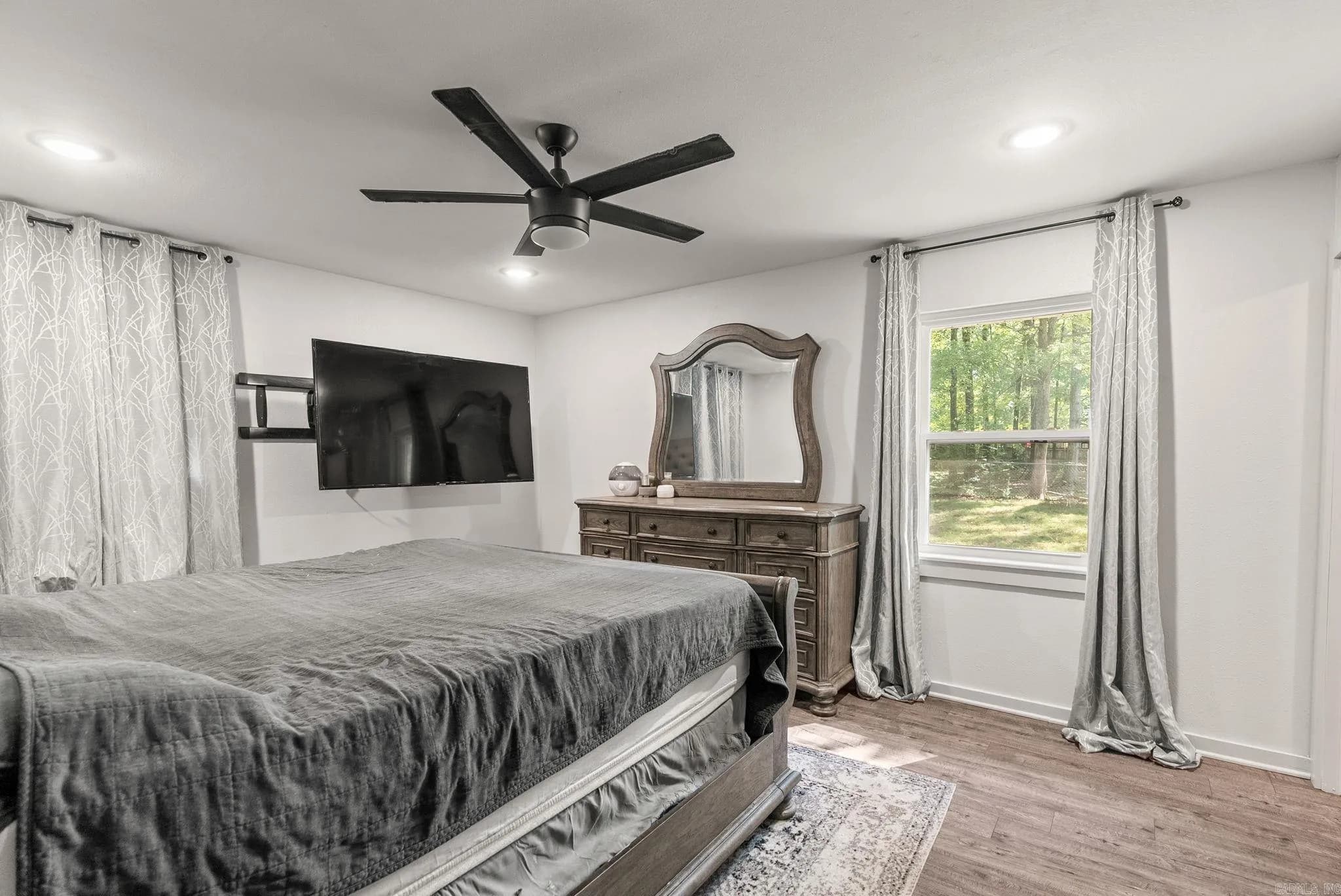 Property at 50  White oak - Image 27