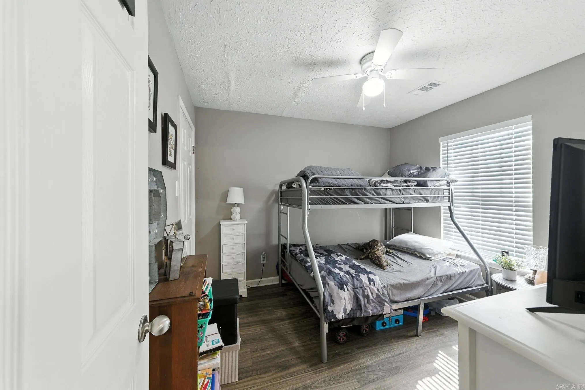 Property at 1605  Moon - Image 24
