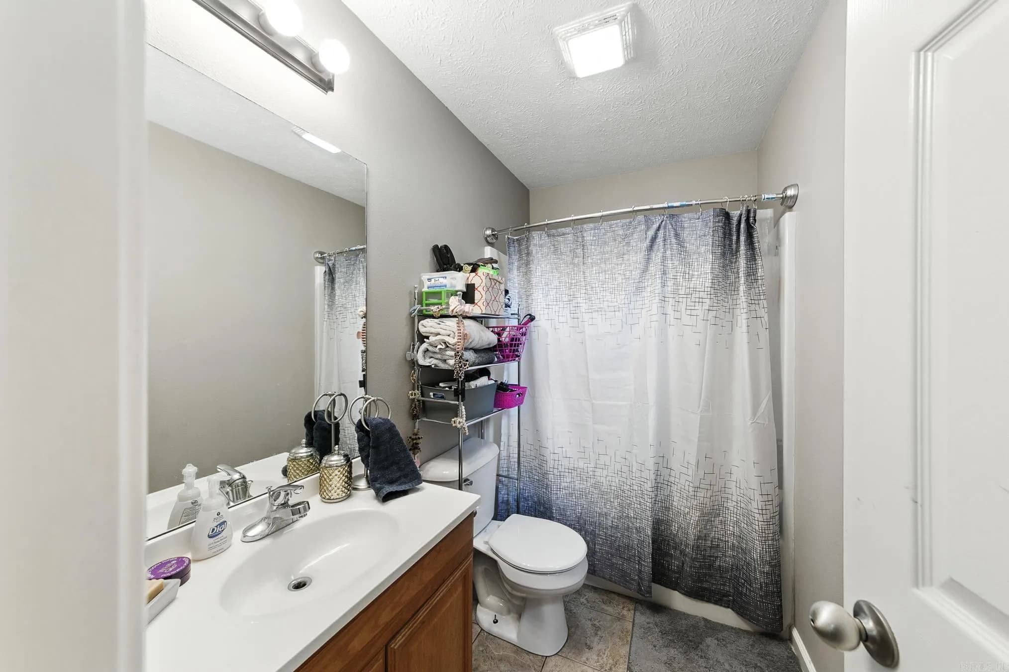 Property at 1605  Moon - Image 19