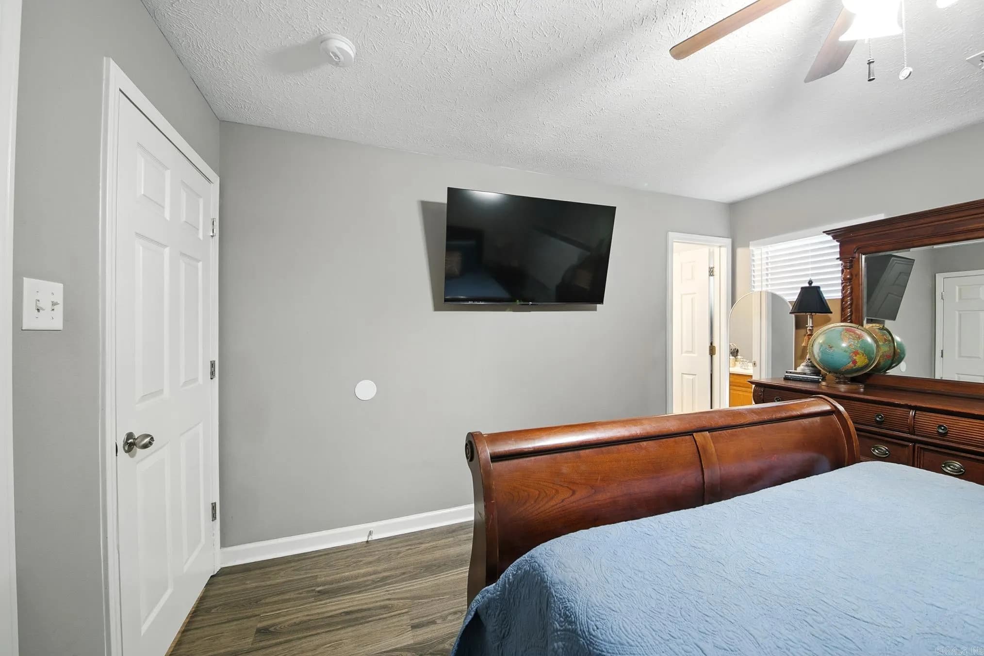 Property at 1605  Moon - Image 16
