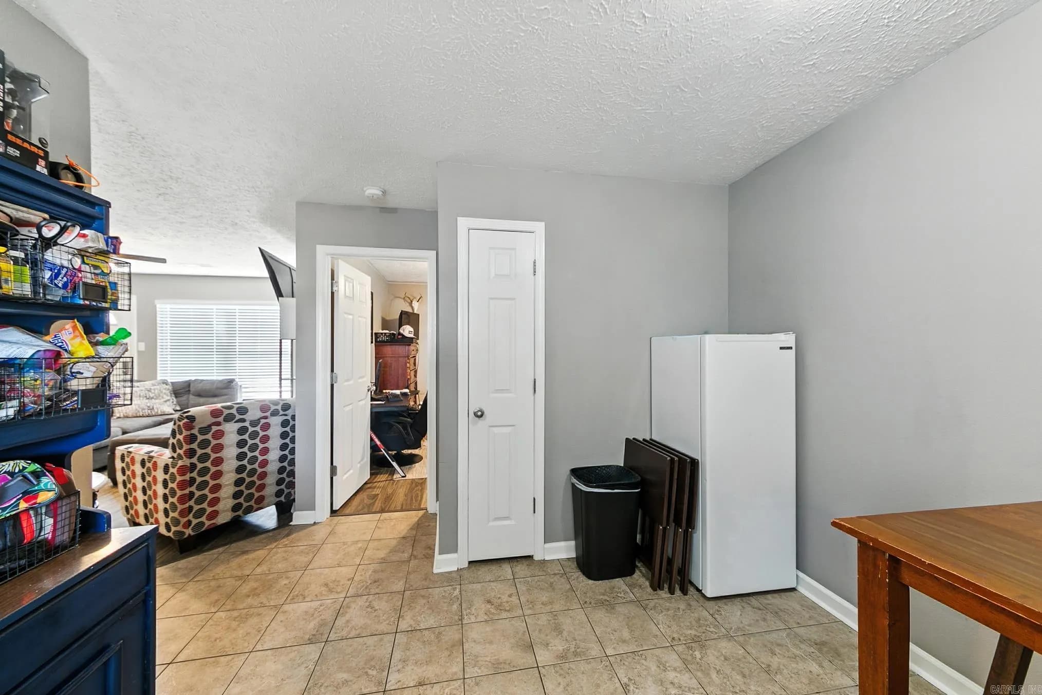 Property at 1605  Moon - Image 13
