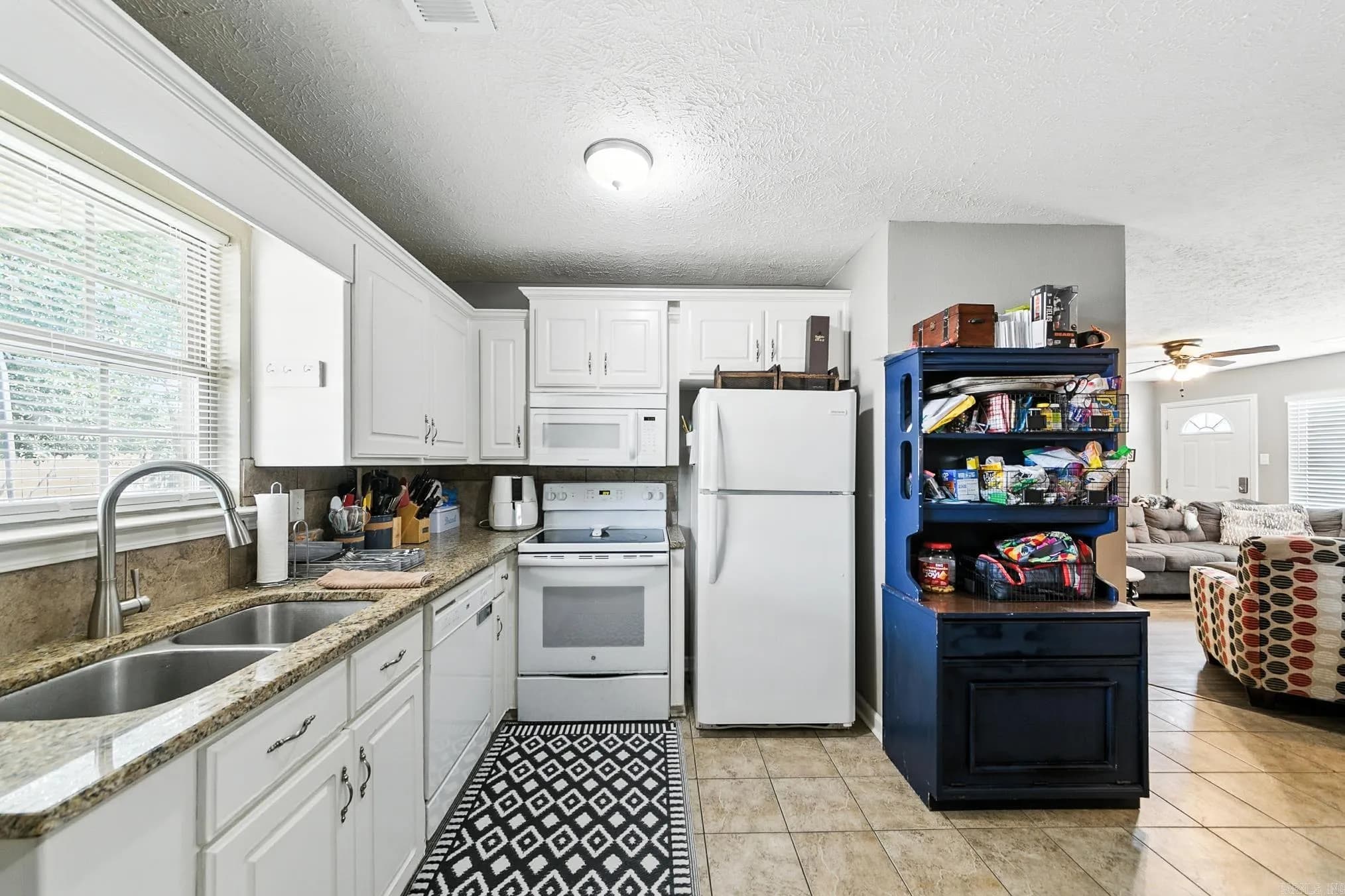 Property at 1605  Moon - Image 12