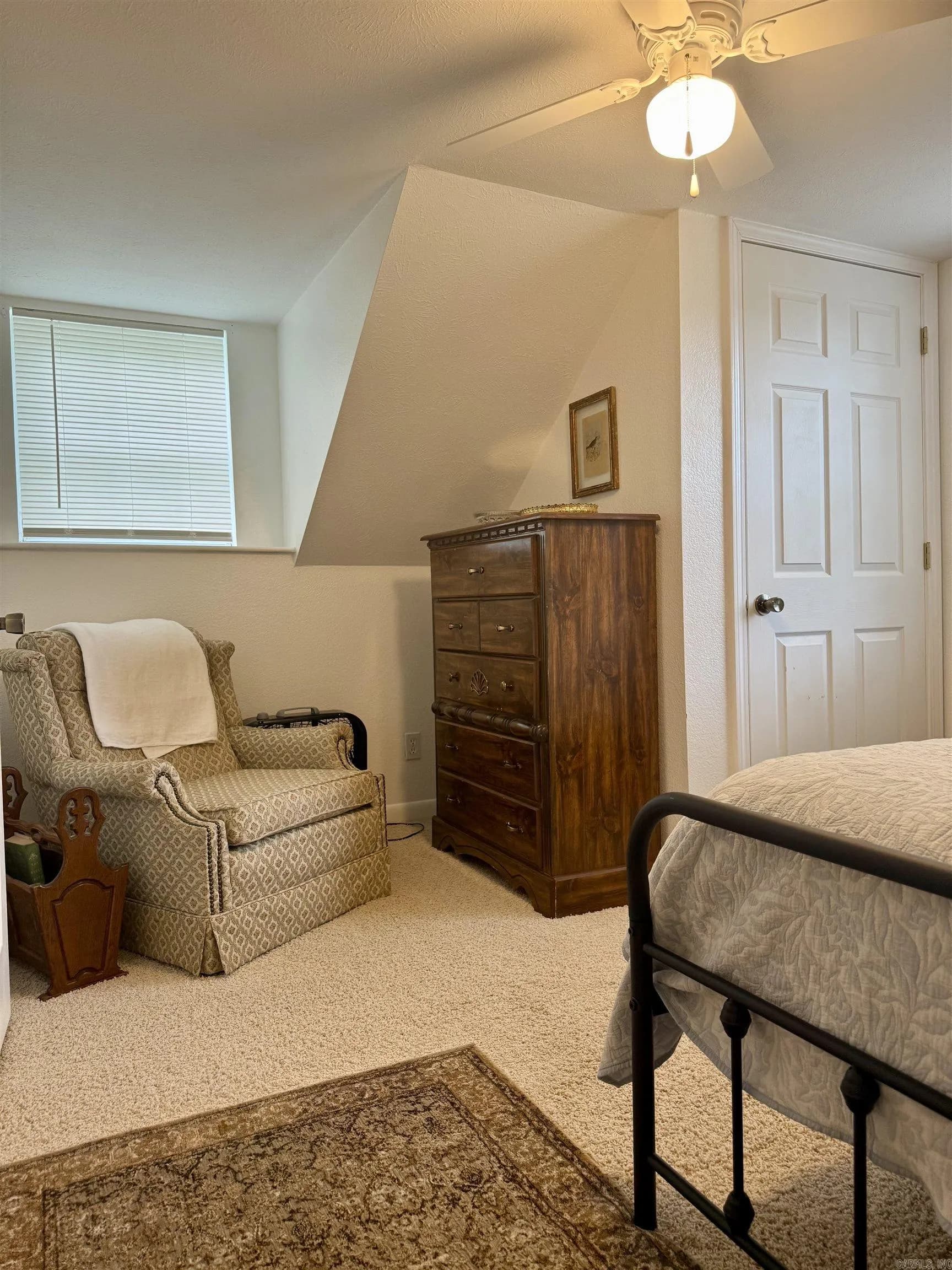 Property at 100  Iris - Image 27