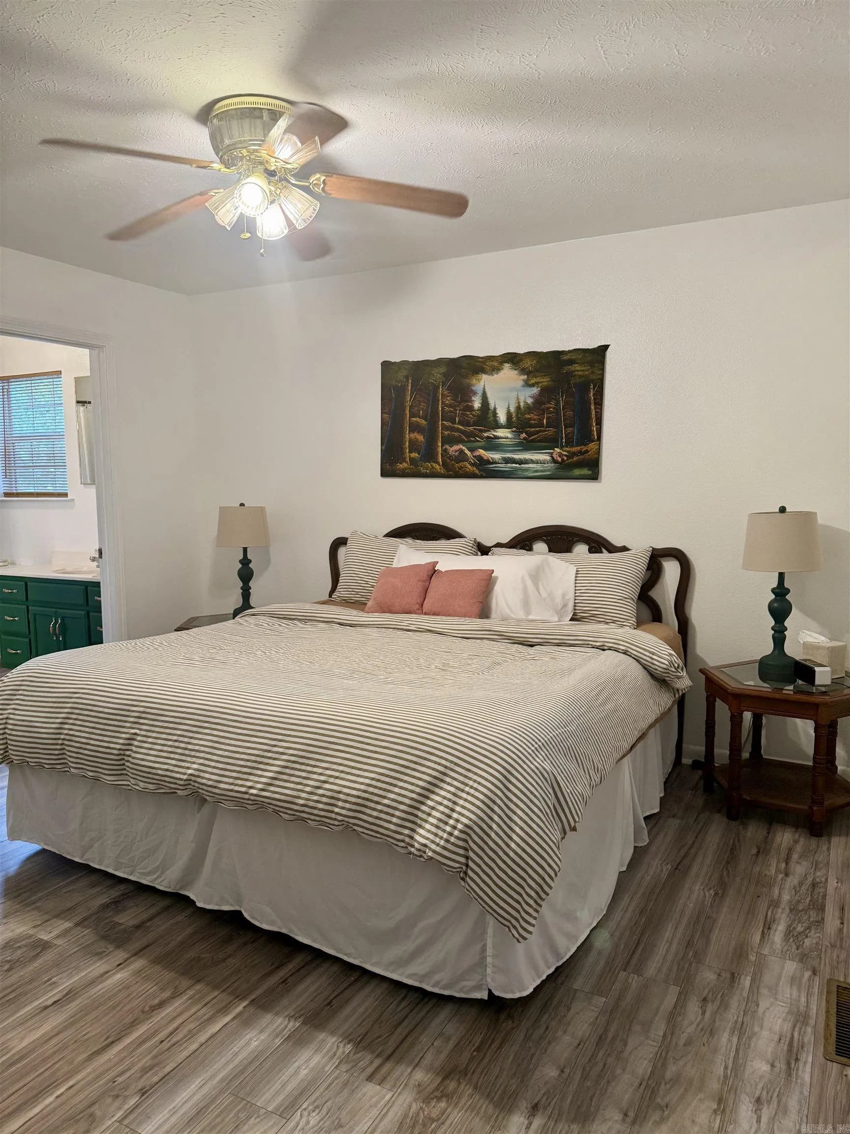 Property at 100  Iris - Image 18