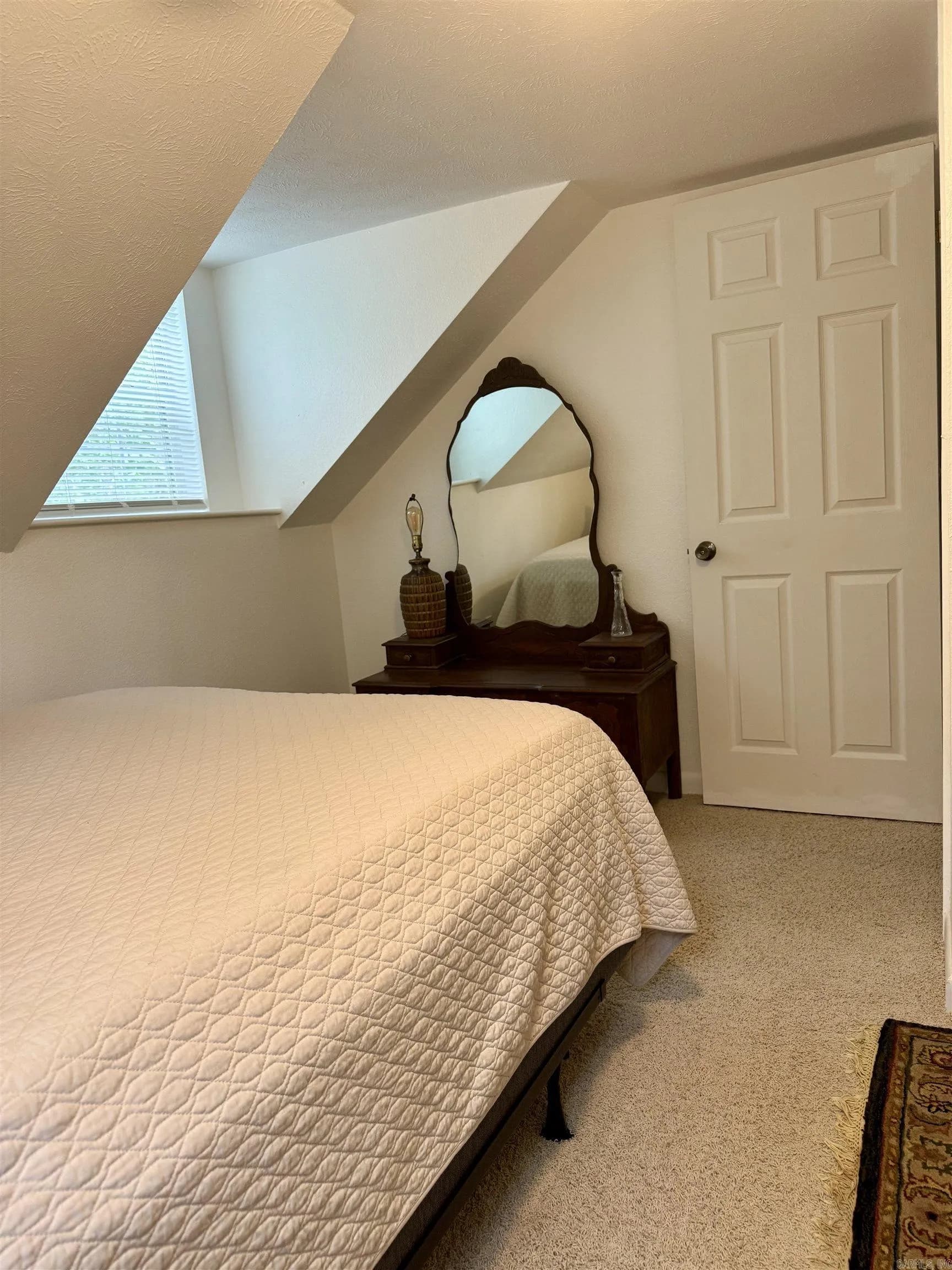 Property at 100  Iris - Image 30