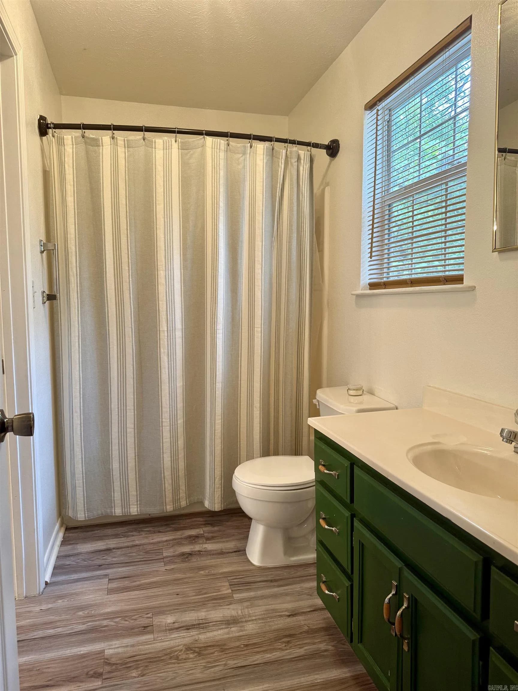 Property at 100  Iris - Image 21