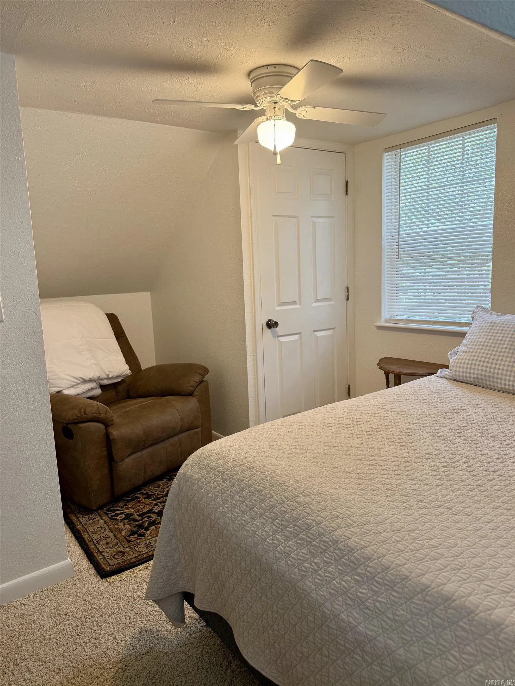 Property at 100  Iris - Image 31
