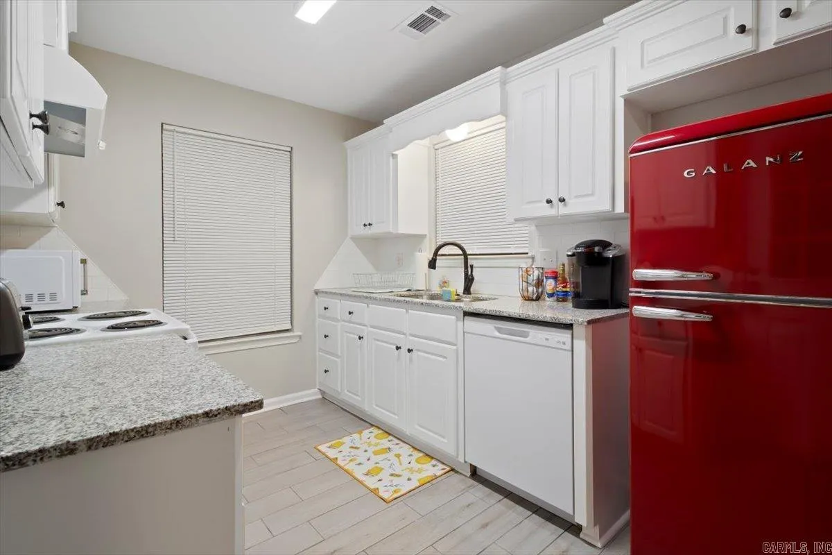 Property at 1513  Noah - Image 14