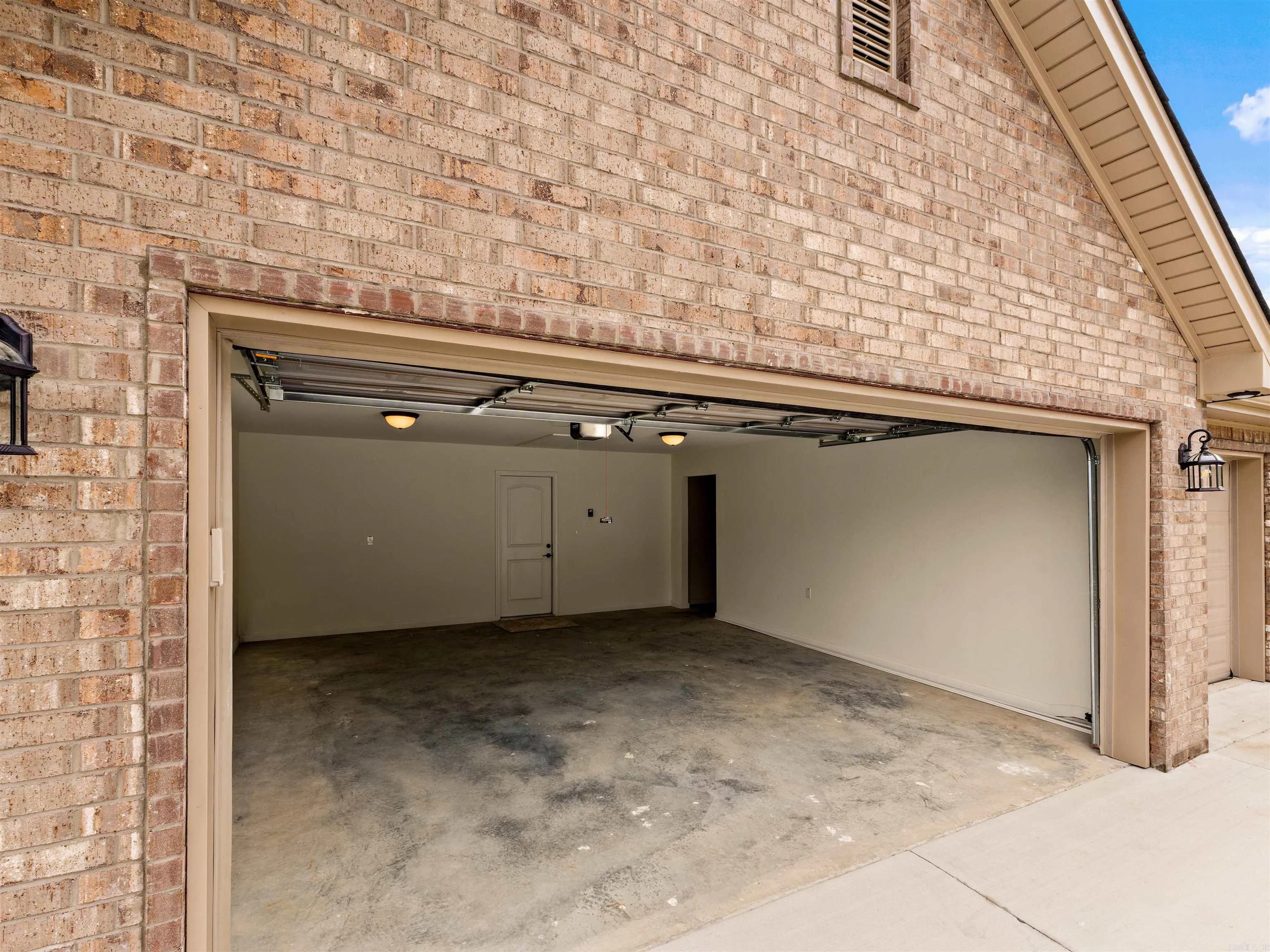 Property at 2712 E Maryland - Image 36