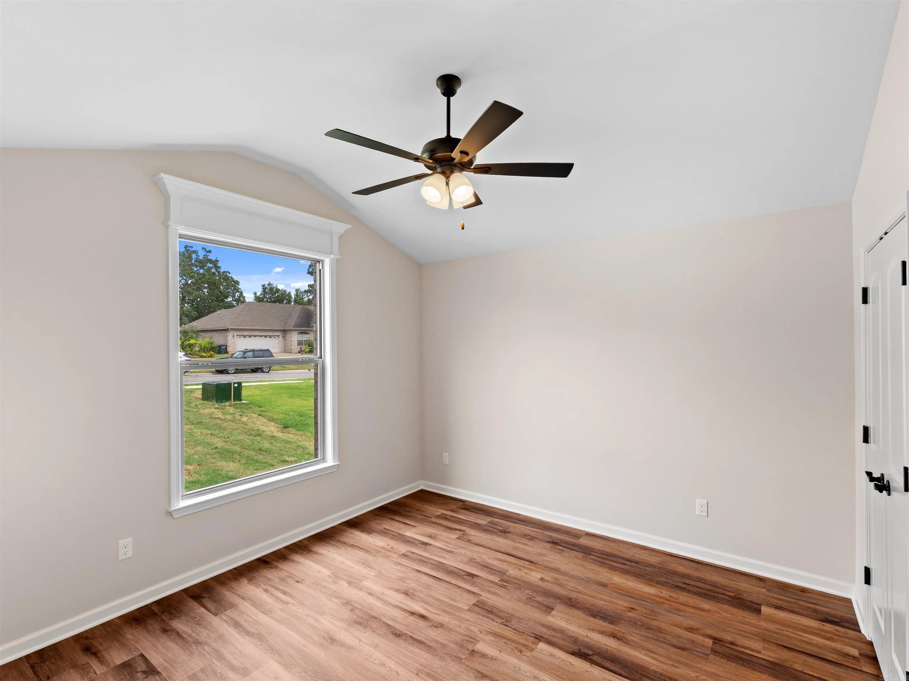 Property at 2712 E Maryland - Image 27