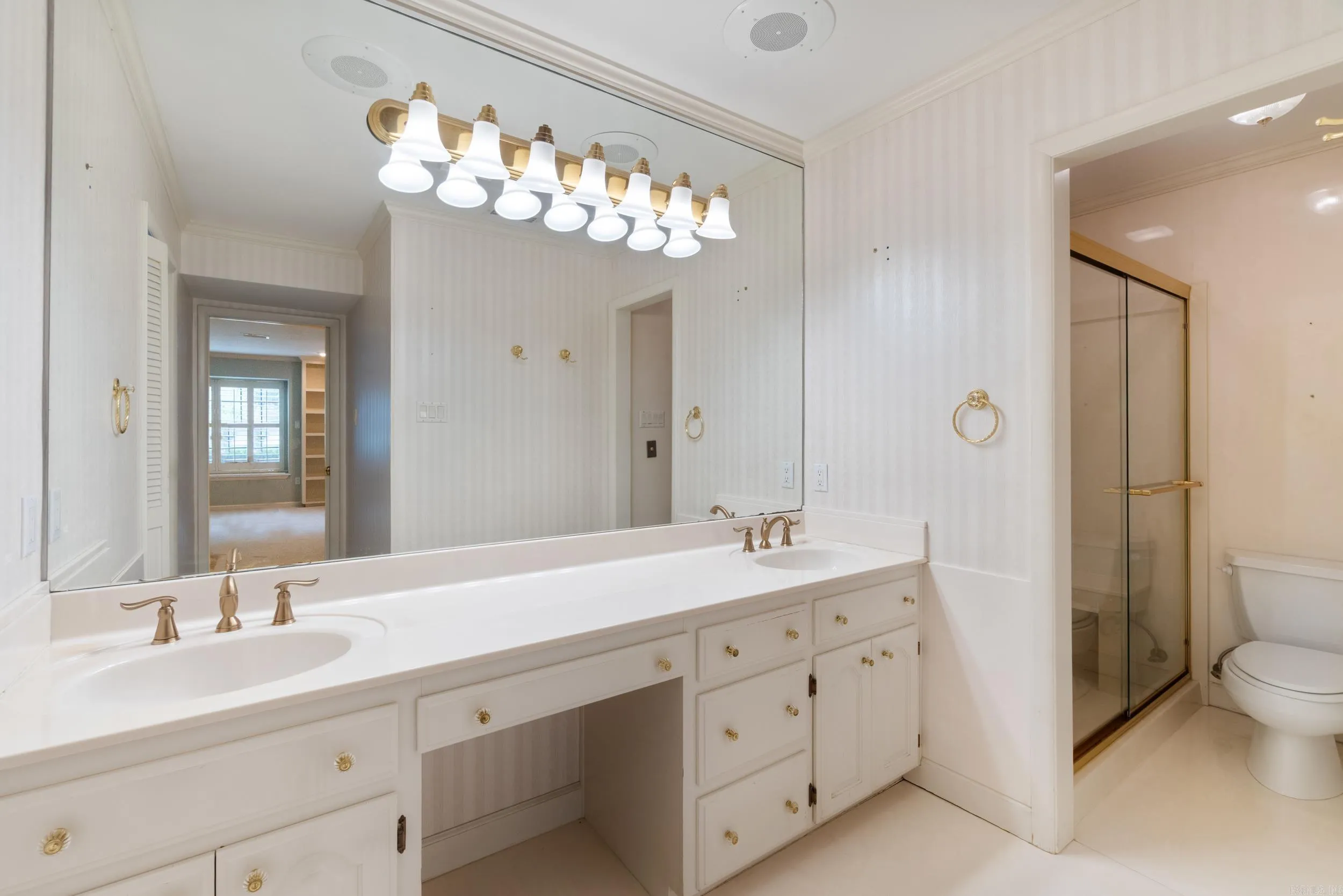 Property at 21  Riviera dr - Image 6