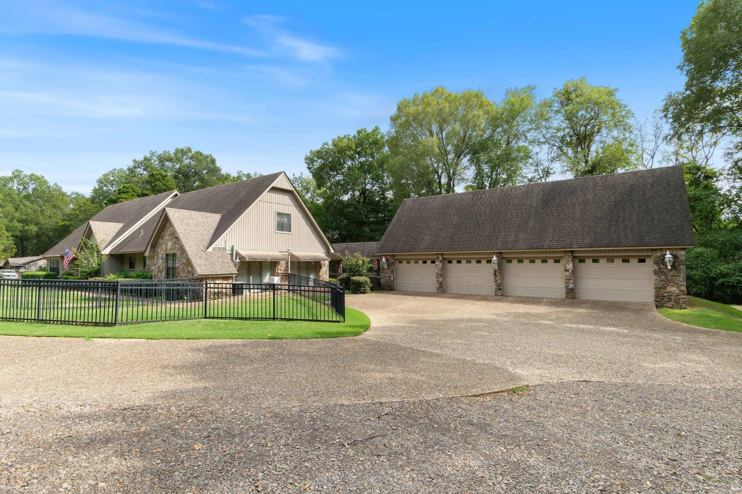 Property at 21  Riviera dr - Image 2