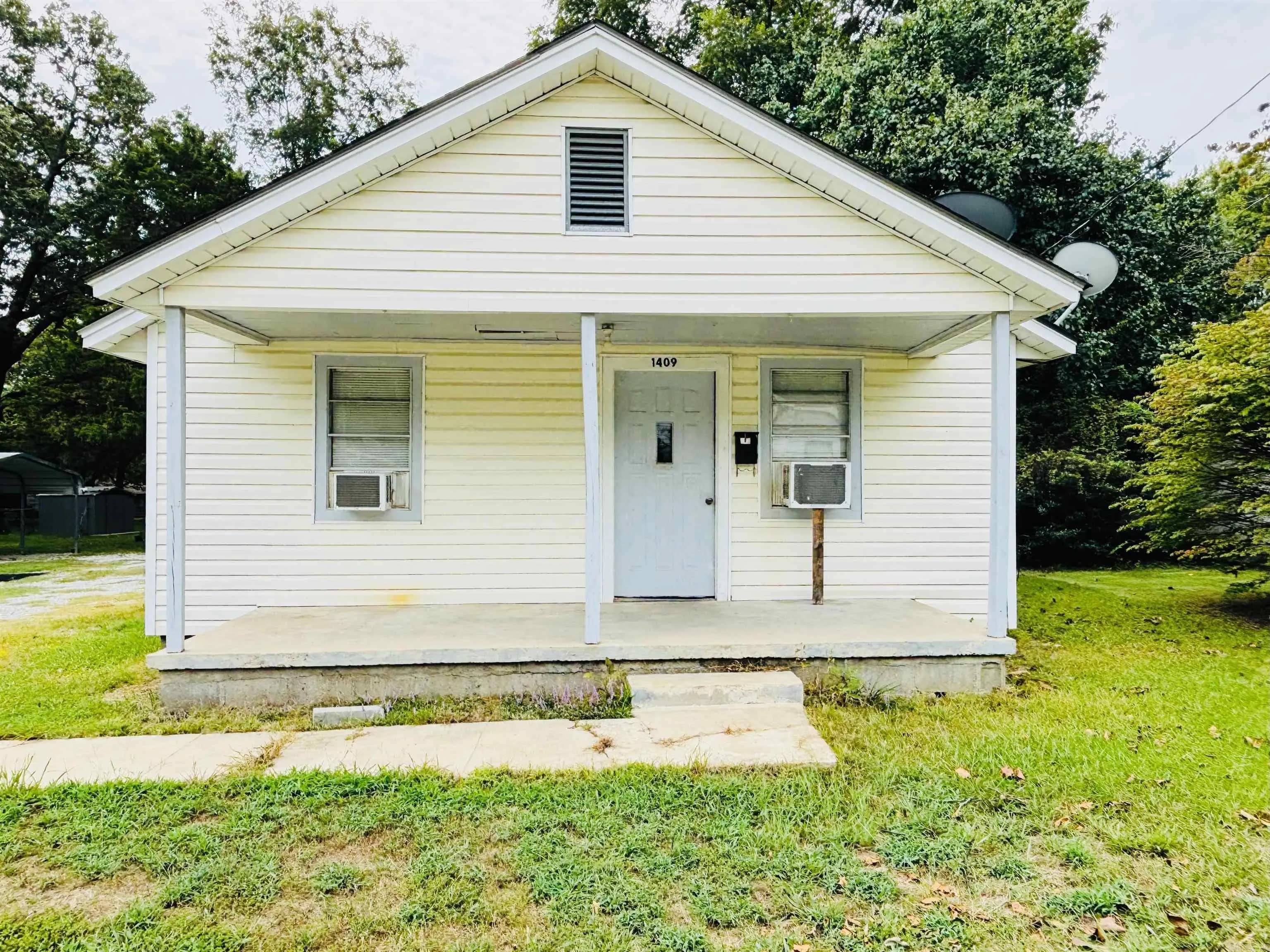 Property at 1409 E Moore - Image 1