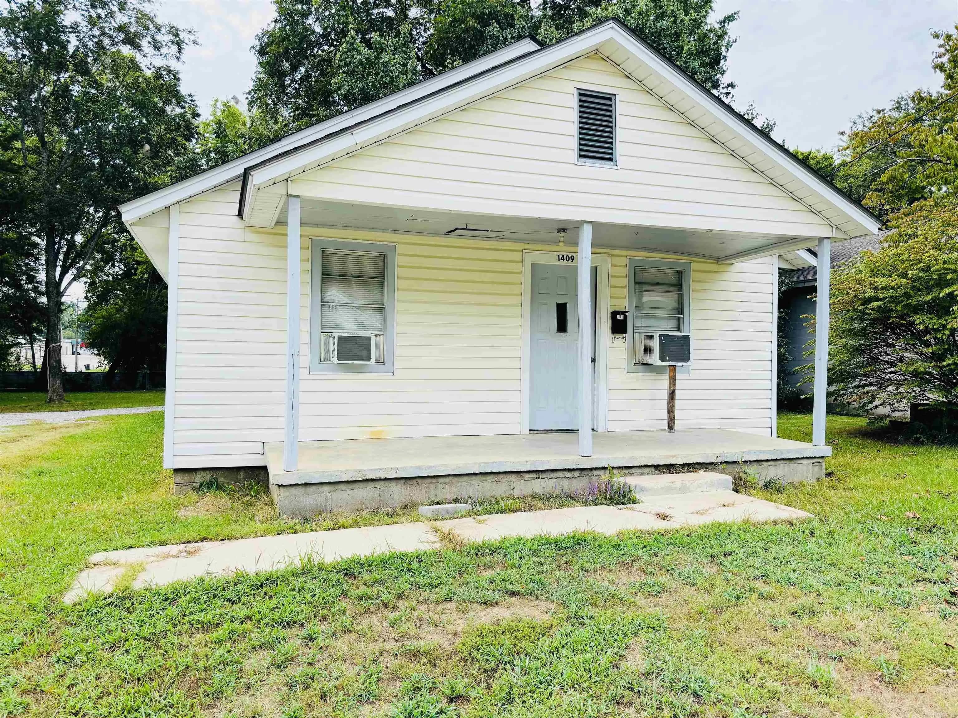 Property at 1409 E Moore - Image 2