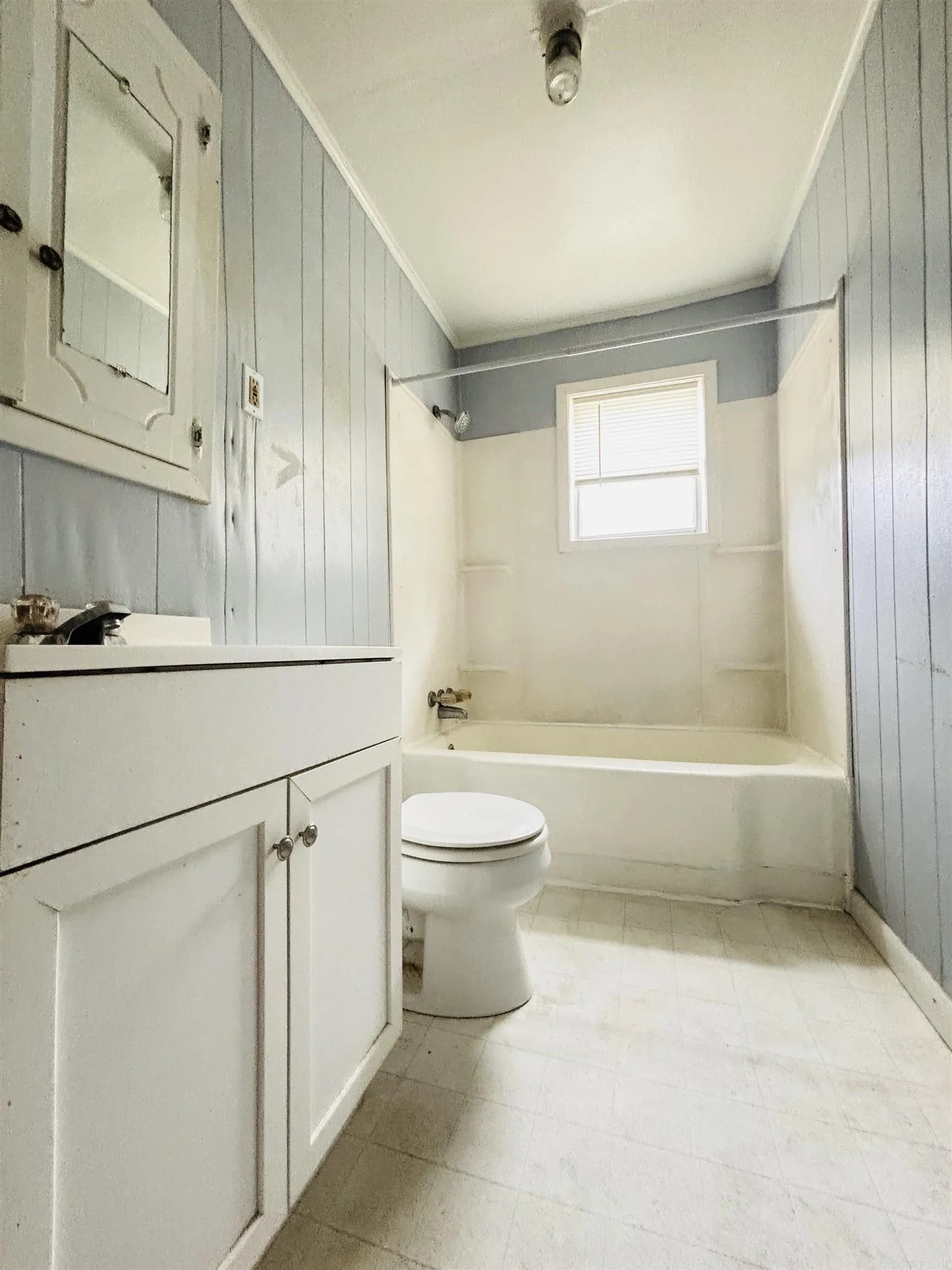 Property at 1409 E Moore - Image 18