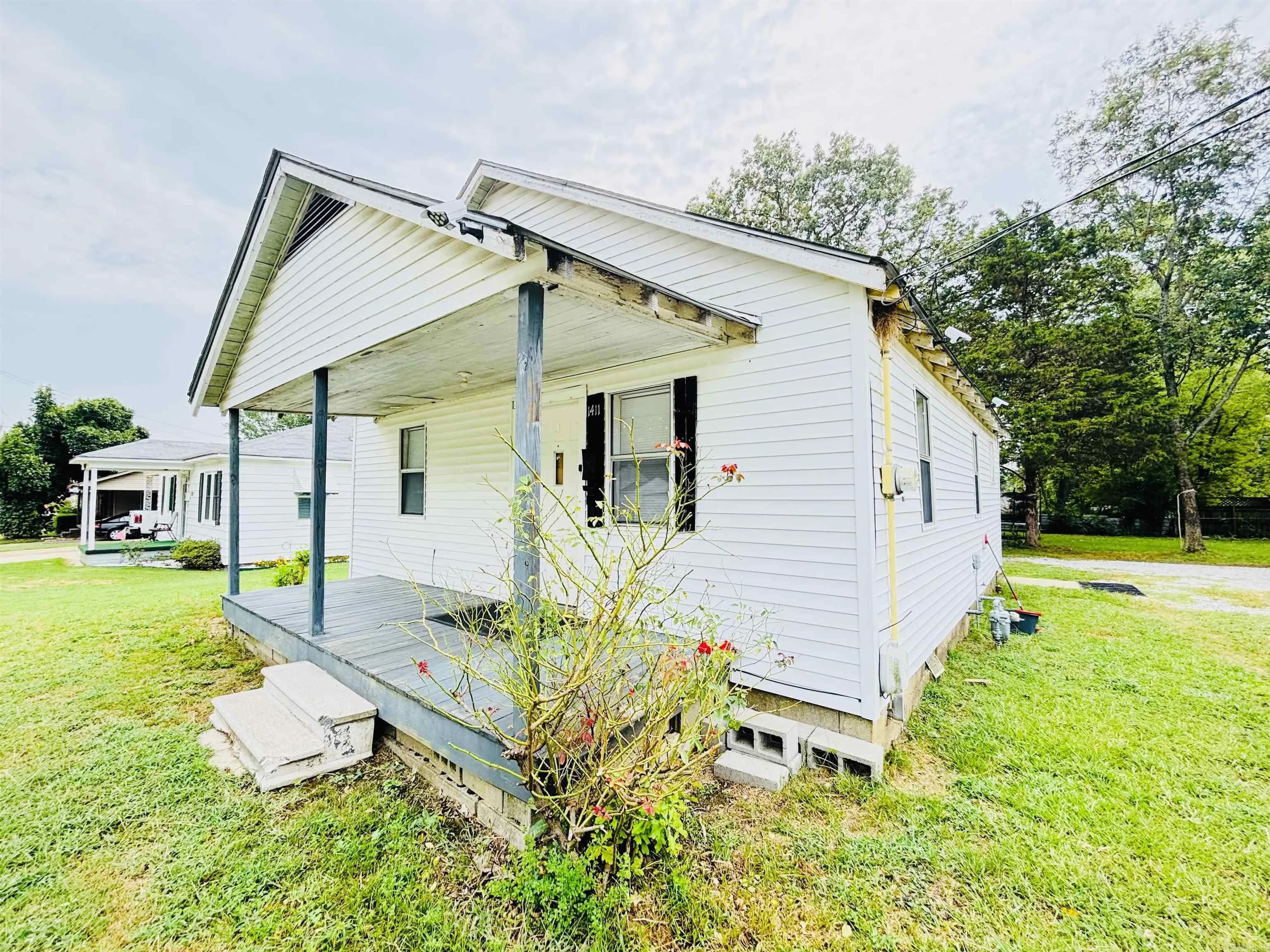 Property at 1411 E Moore - Image 3