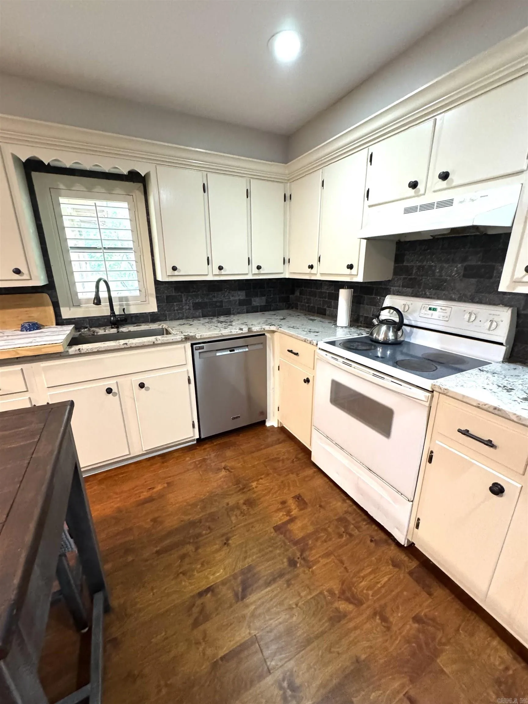 Property at 1002 S 11th street - Image 8