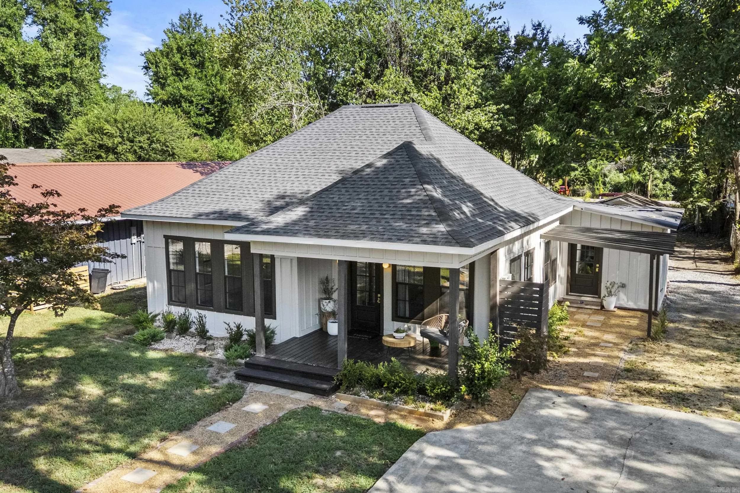 Property at 300 W High st - Image 3