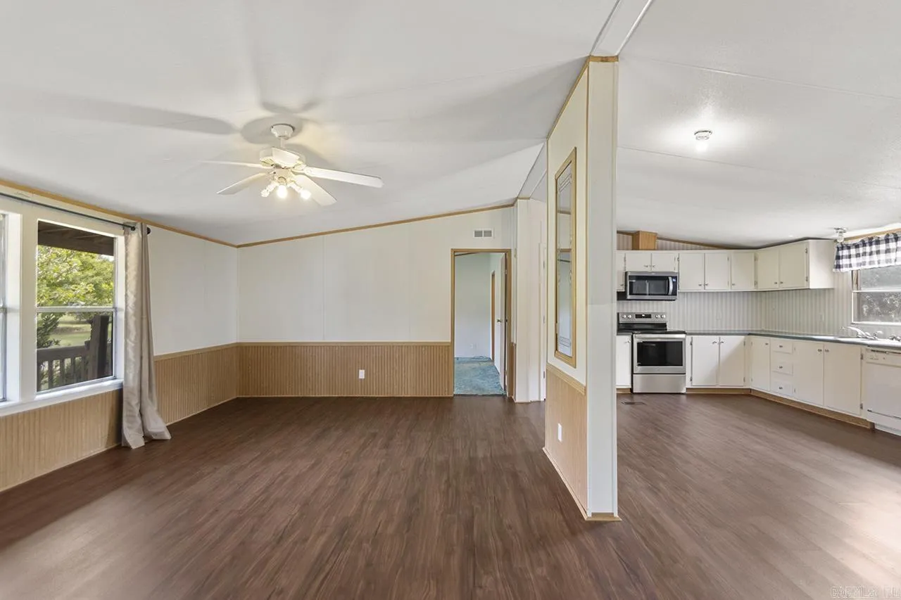 Property at 1629  Glen rose - Image 5